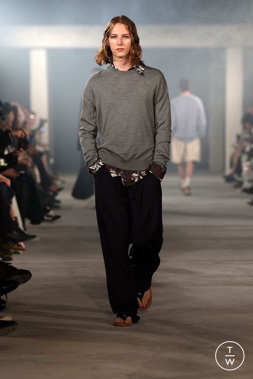 Fashion Week Paris Spring-Summer 2025 look 15 from the System Studios collection 男装