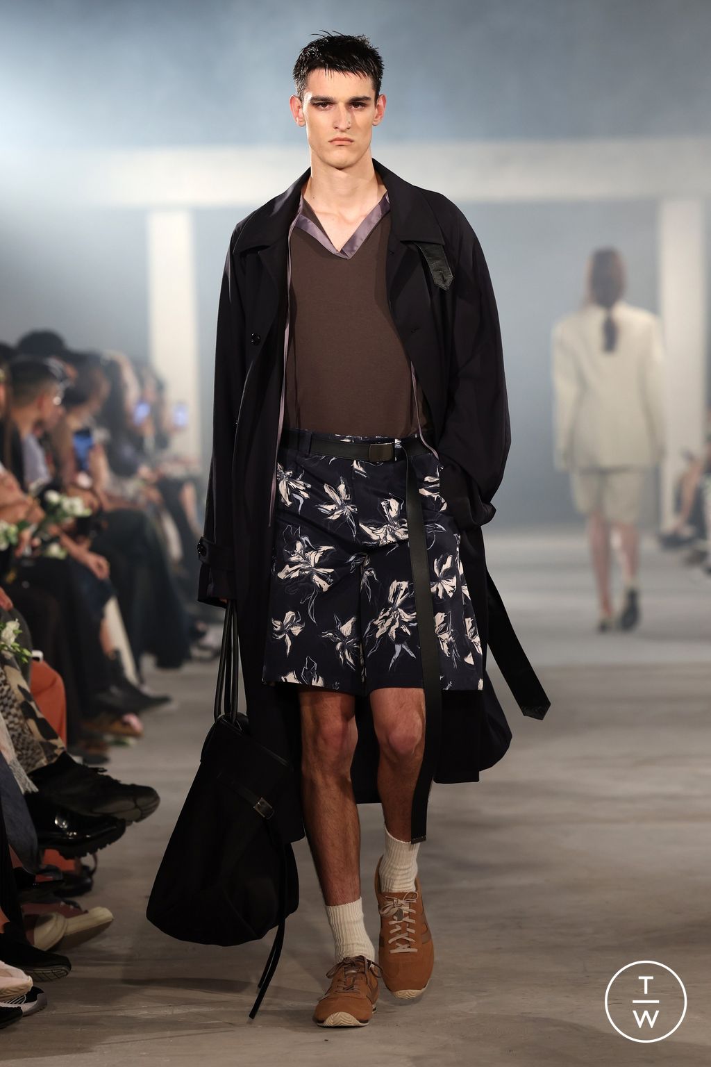 Fashion Week Paris Spring-Summer 2025 look 16 from the System Studios collection 男装