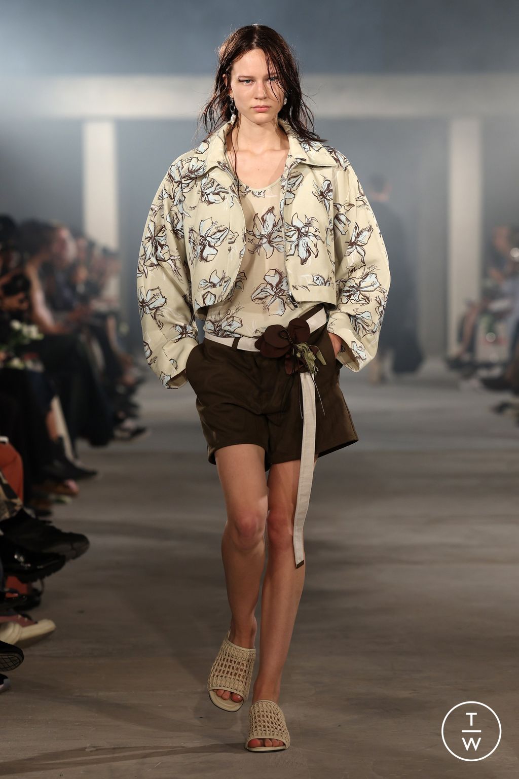 Fashion Week Paris Spring-Summer 2025 look 18 from the System Studios collection 男装