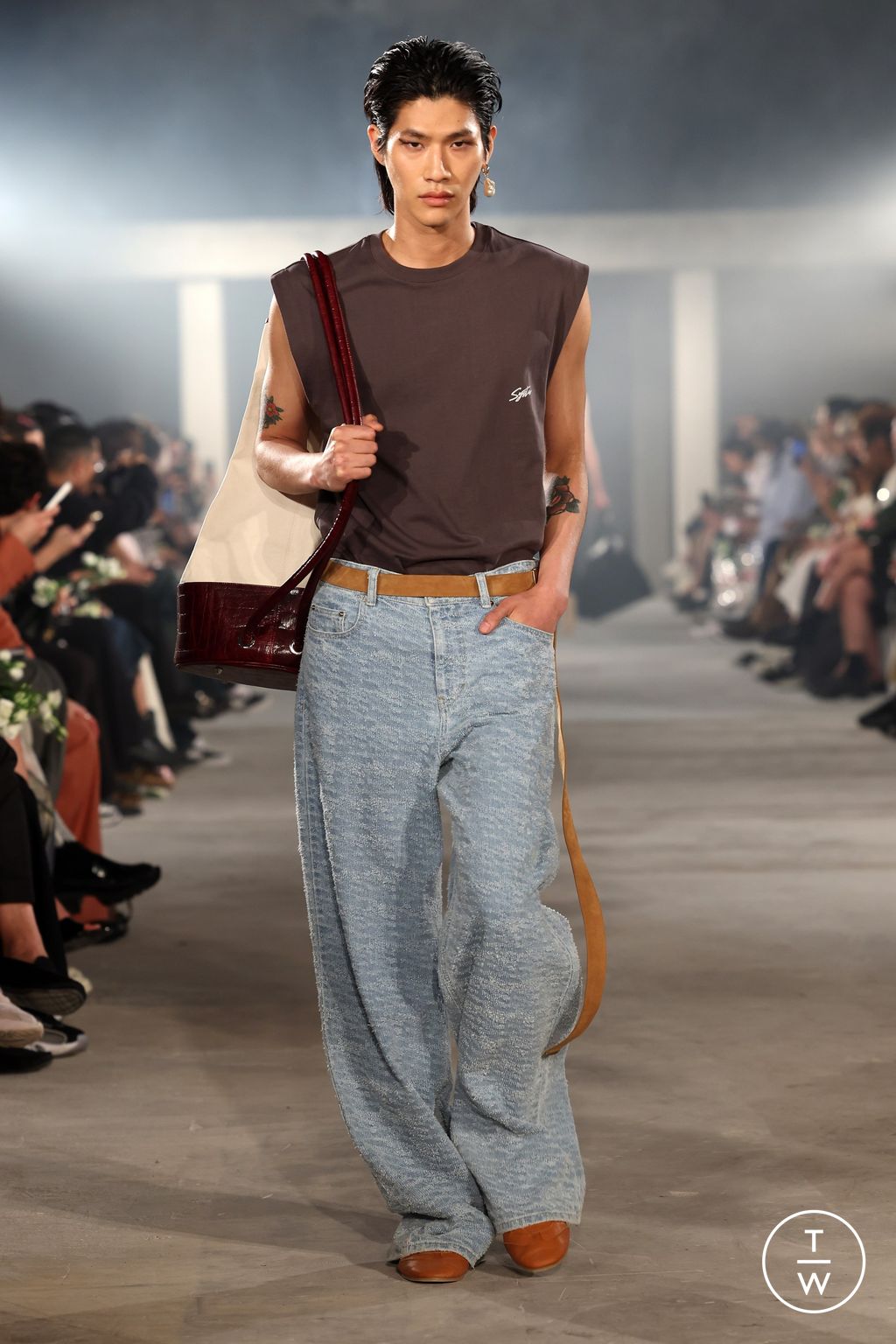 Fashion Week Paris Spring-Summer 2025 look 23 from the System Studios collection 男装