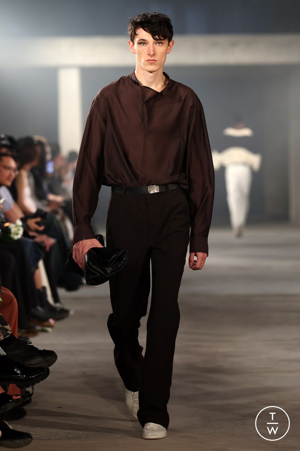 Fashion Week Paris Spring-Summer 2025 look 32 from the System Studios collection 男装