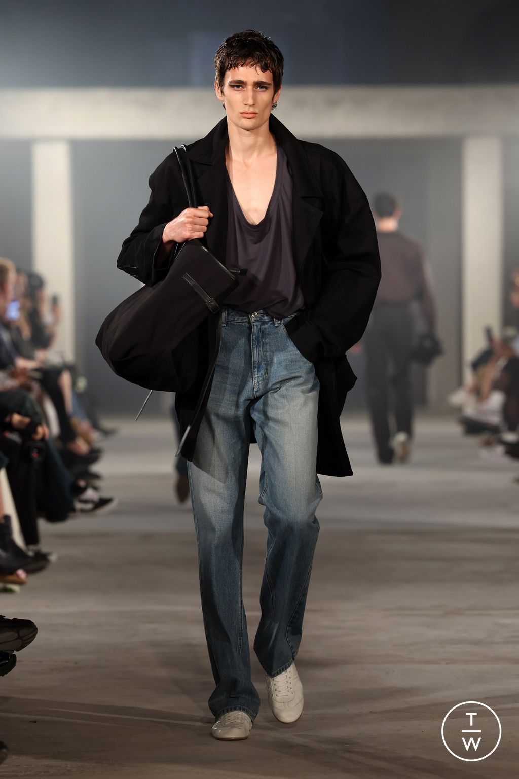 Fashion Week Paris Spring-Summer 2025 look 34 from the System Studios collection 男装