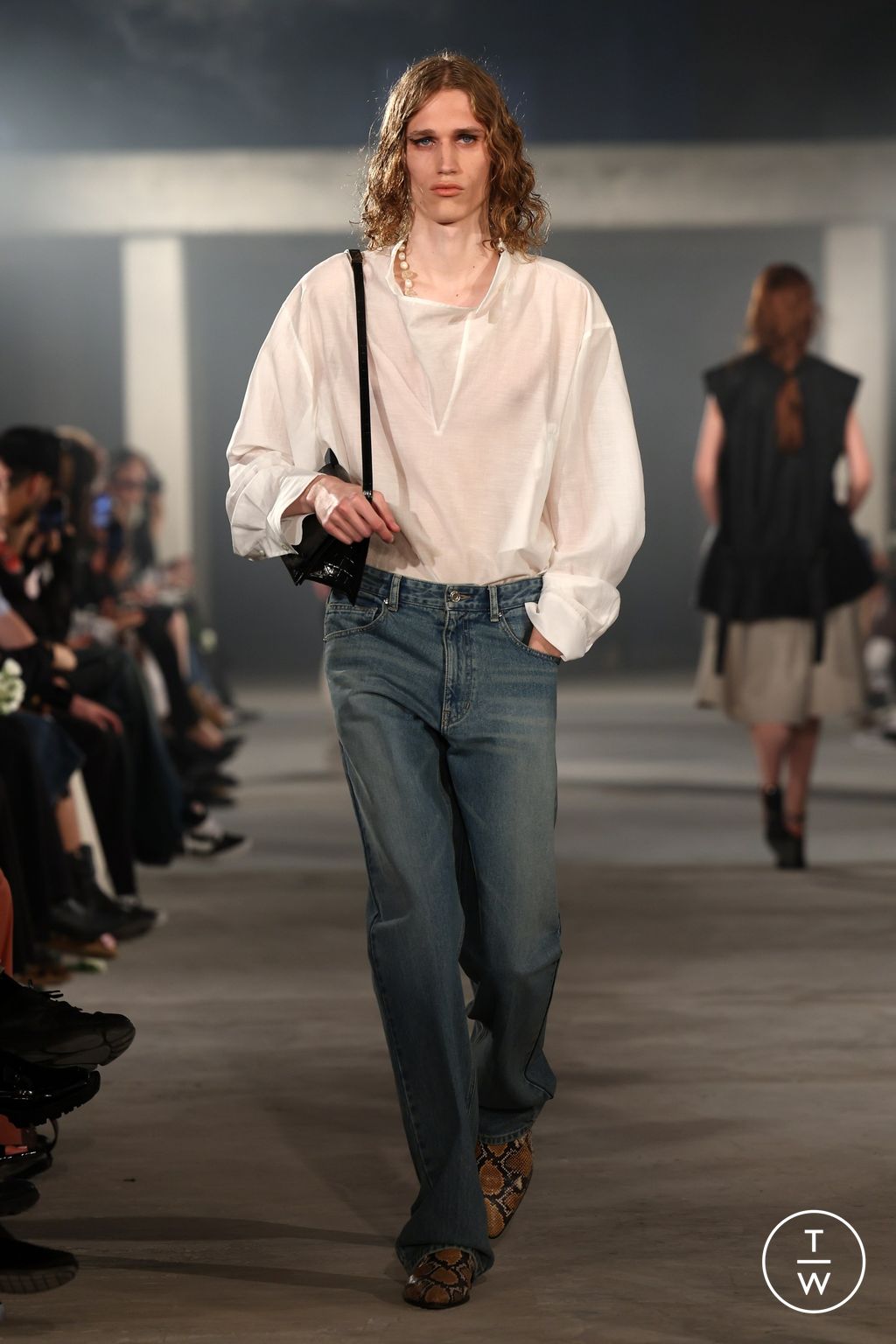 Fashion Week Paris Spring-Summer 2025 look 35 from the System Studios collection 男装