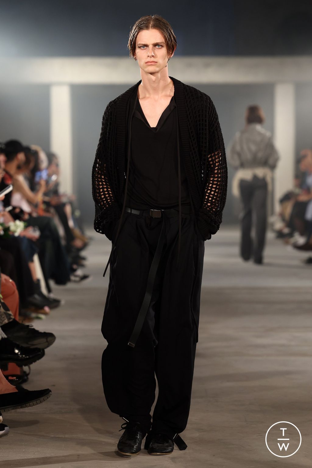 Fashion Week Paris Spring-Summer 2025 look 45 from the System Studios collection 男装