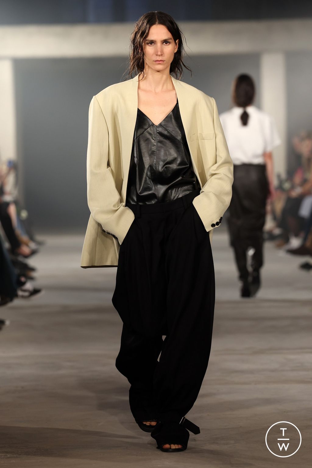 Fashion Week Paris Spring/Summer 2025 look 49 de la collection System menswear