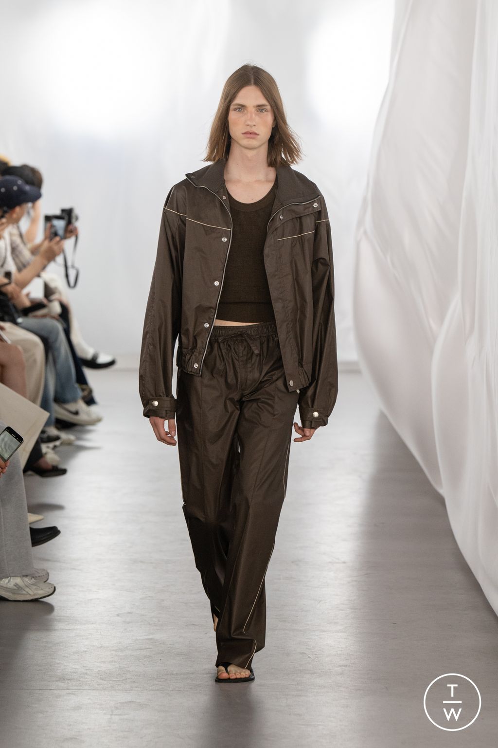 Fashion Week Paris Spring/Summer 2026 look 13 from the System collection 男装