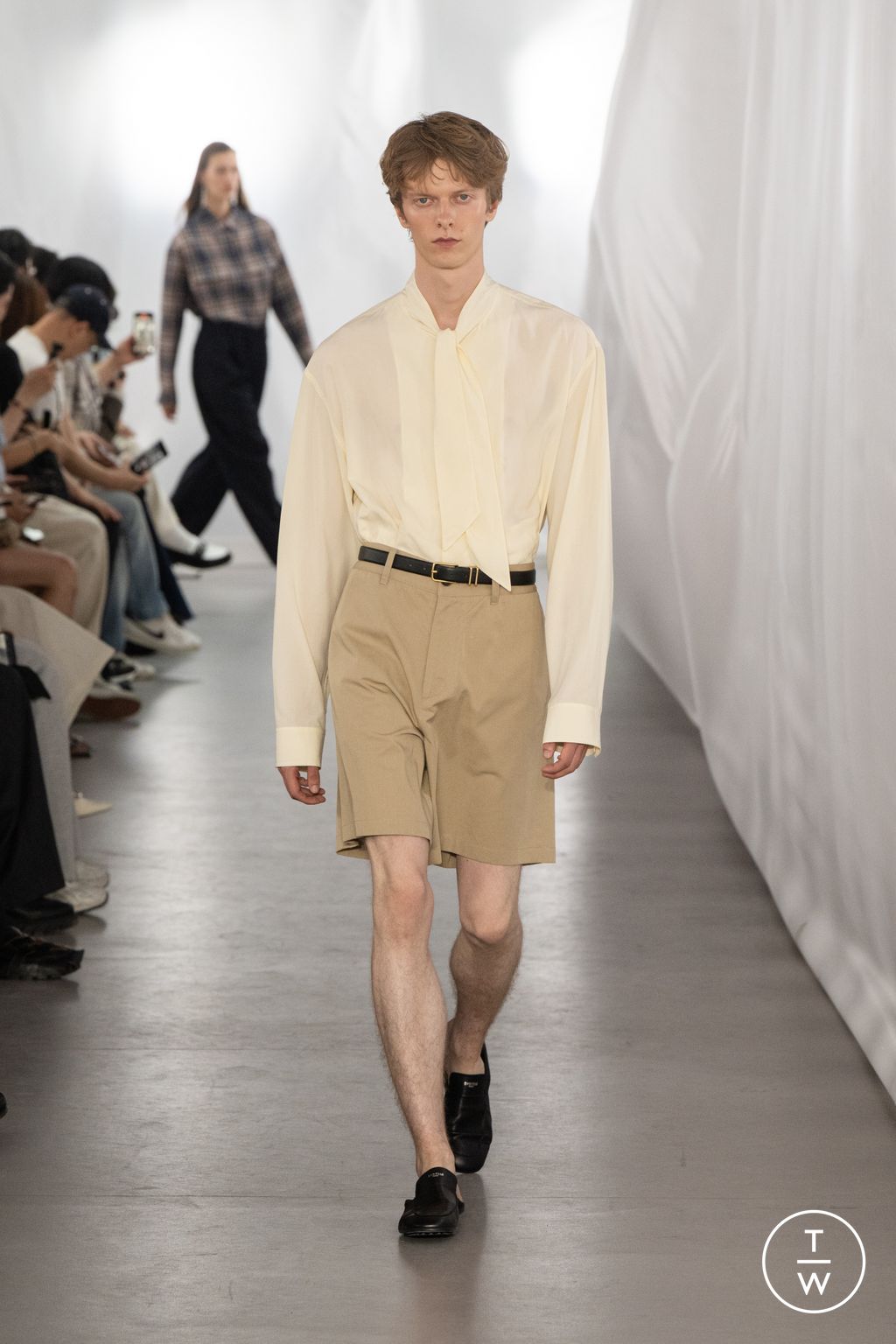 Fashion Week Paris Spring/Summer 2026 look 43 from the System collection 男装