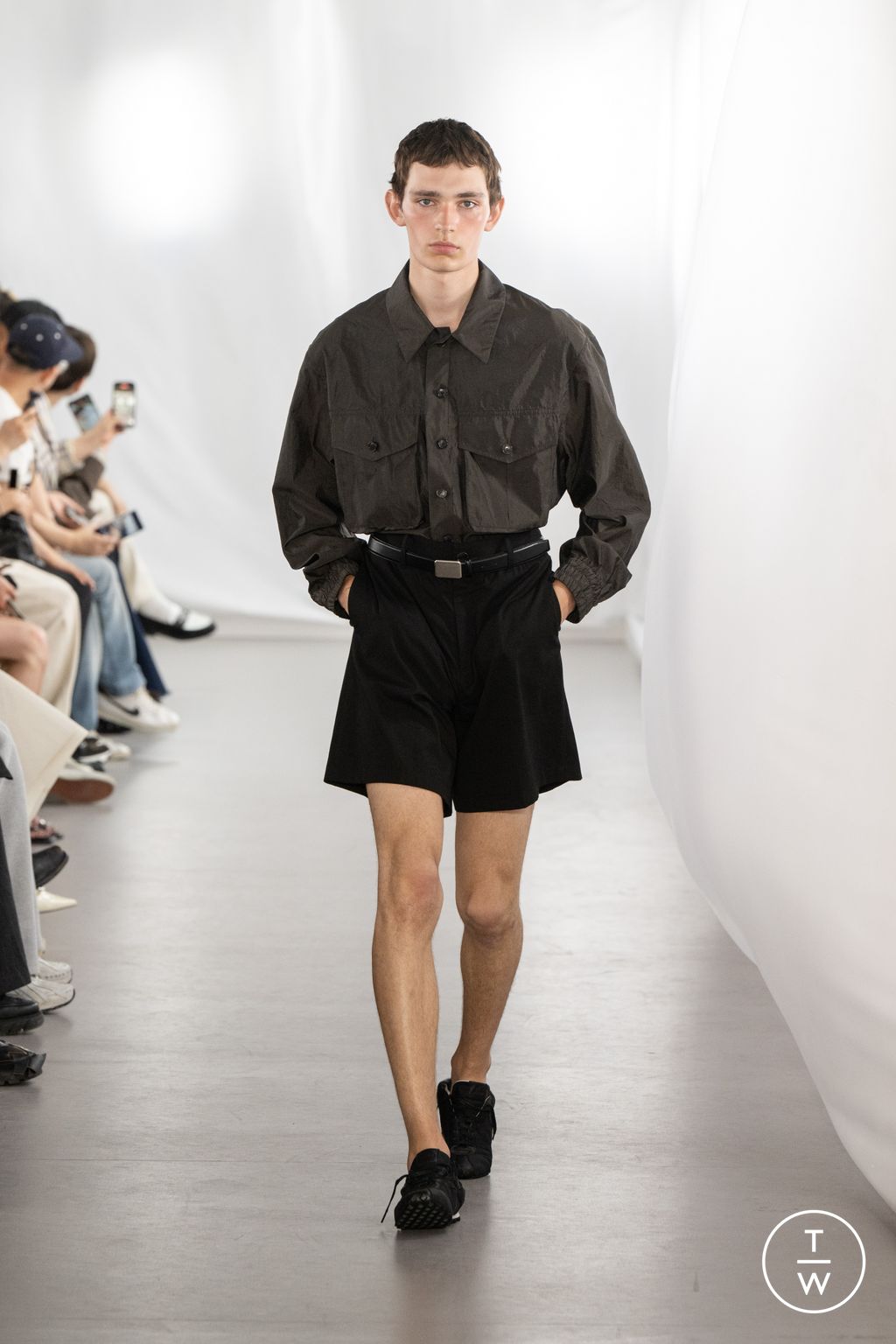 Fashion Week Paris Spring/Summer 2026 look 45 from the System collection 男装