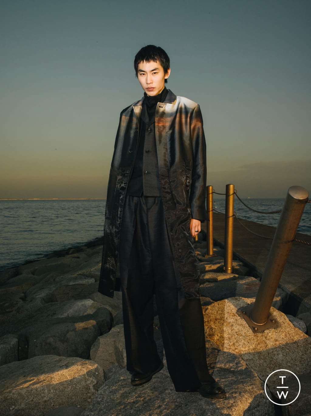 Fashion Week Paris Fall/Winter 2021 look 2 from the TAAKK collection menswear