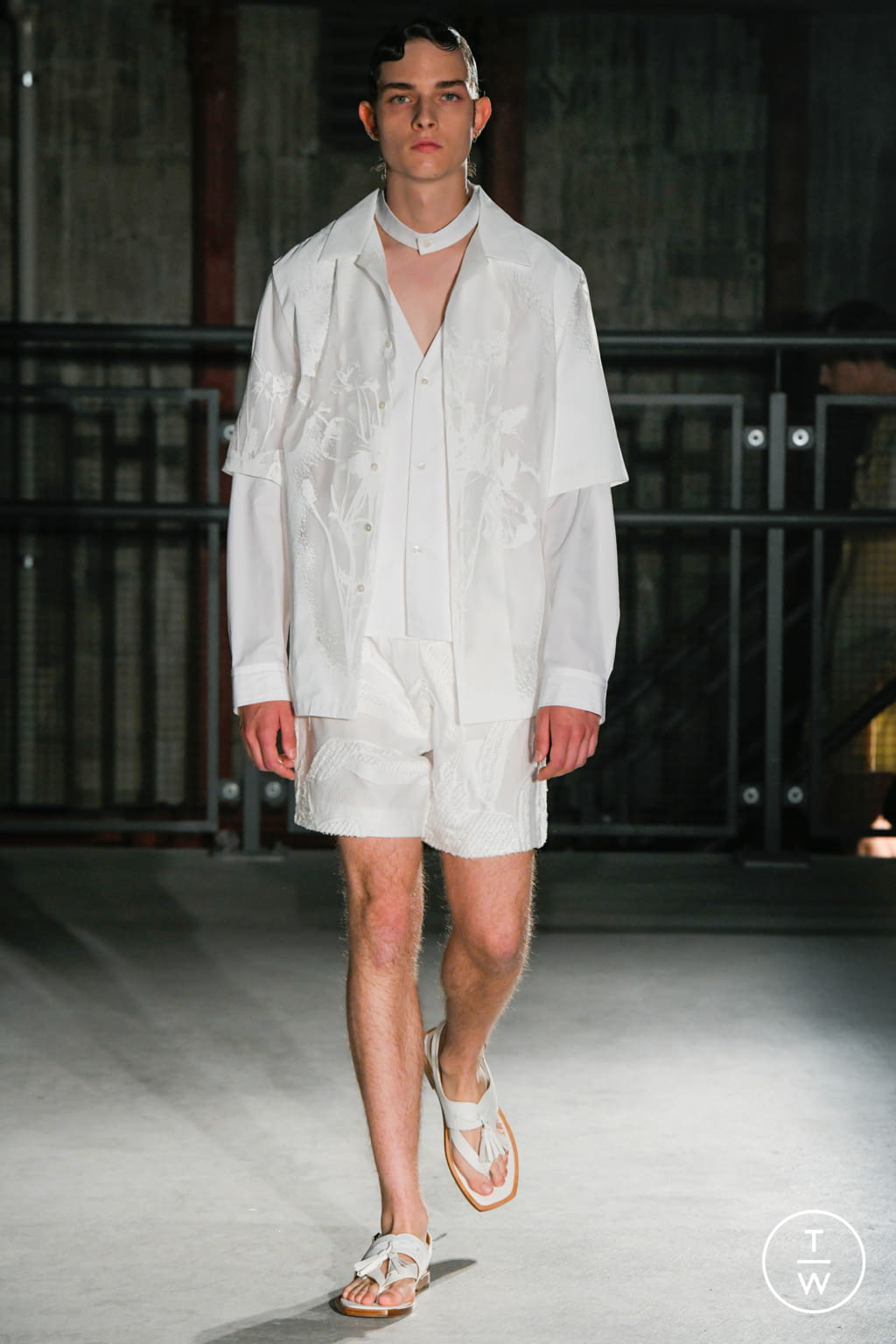 Fashion Week Paris Spring/Summer 2022 look 6 from the TAAKK collection 男装