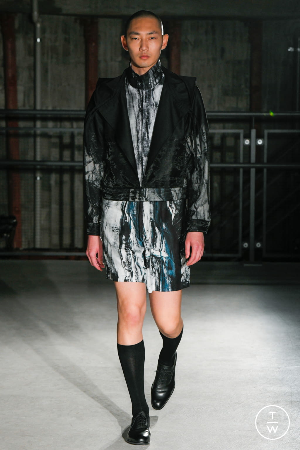 Fashion Week Paris Spring/Summer 2022 look 40 from the TAAKK collection 男装