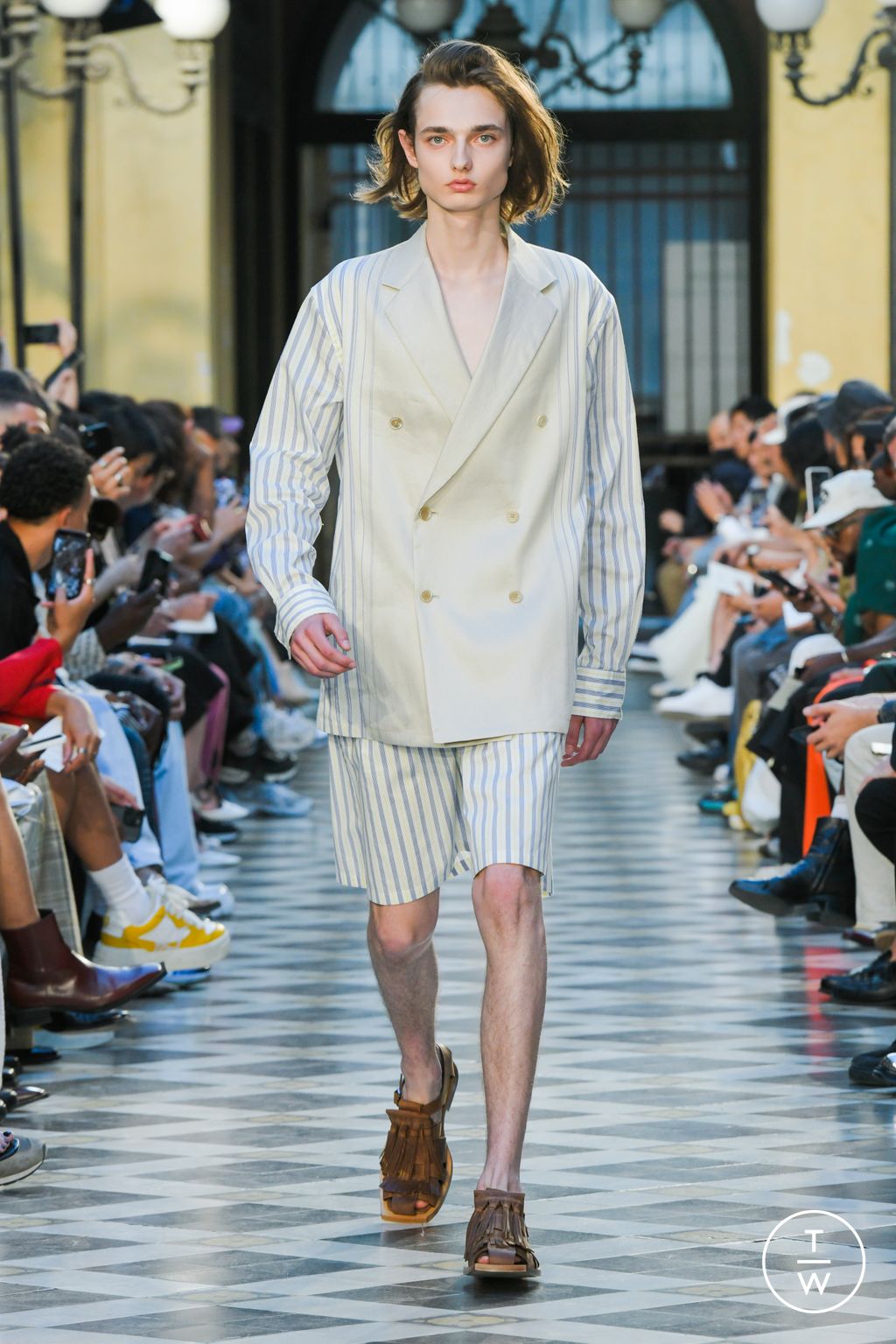 Fashion Week Paris Spring/Summer 2023 look 1 from the TAAKK collection 男装