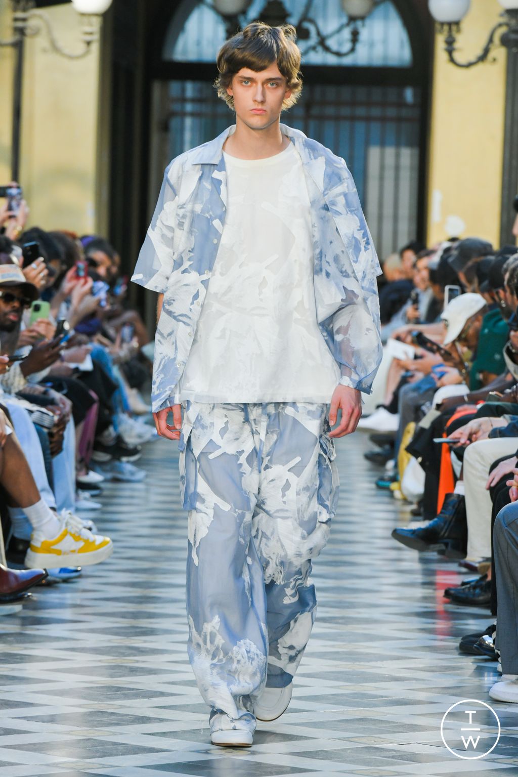 Fashion Week Paris Spring/Summer 2023 look 2 de la collection TAAKK menswear