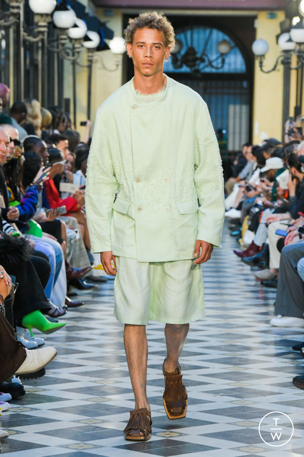 Fashion Week Paris Spring/Summer 2023 look 21 from the TAAKK collection 男装