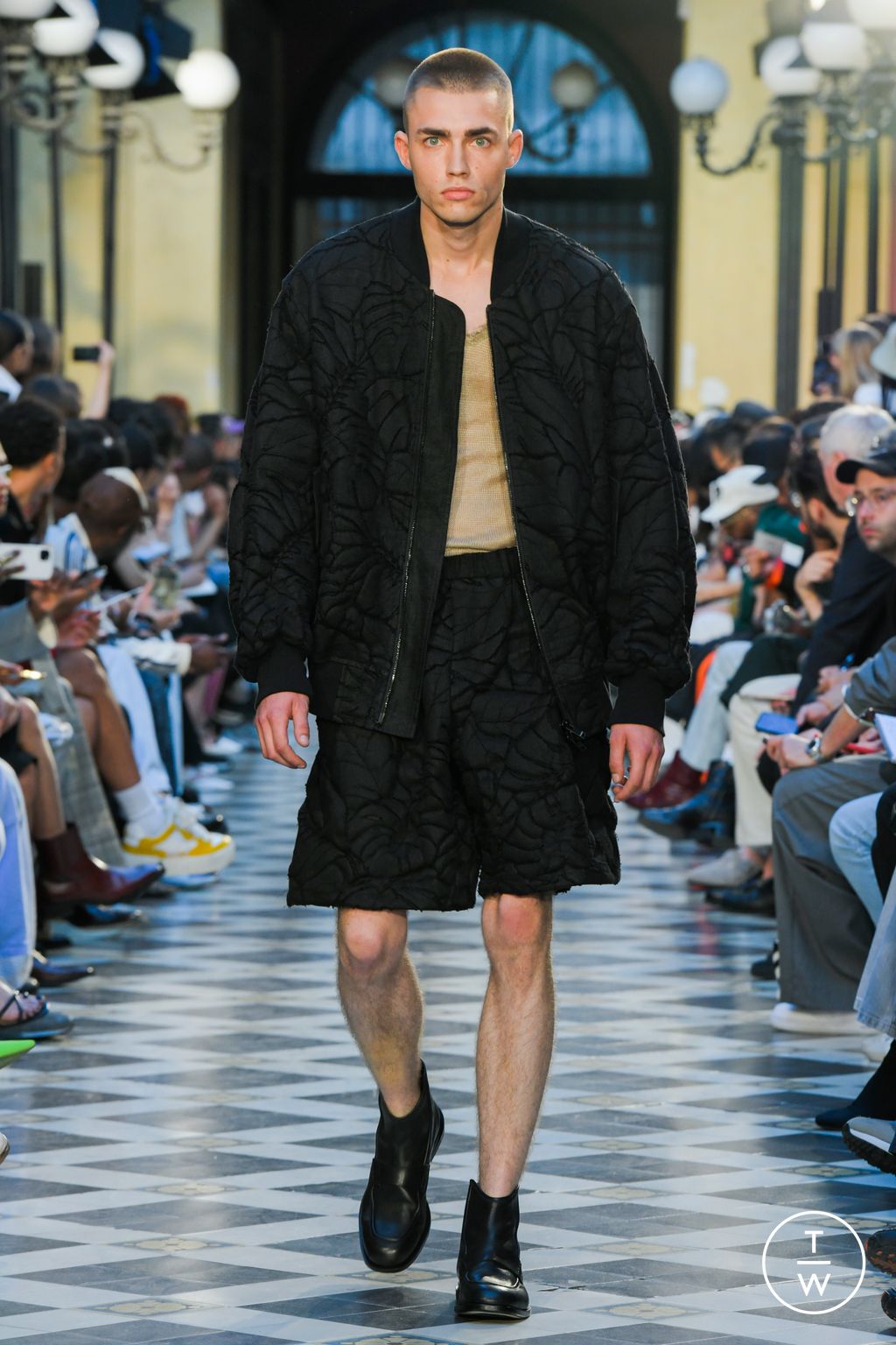 Fashion Week Paris Spring/Summer 2023 look 25 from the TAAKK collection 男装