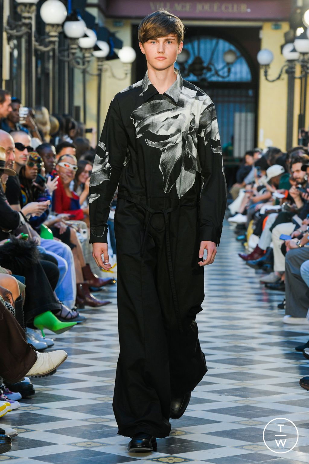 Fashion Week Paris Spring/Summer 2023 look 26 from the TAAKK collection 男装