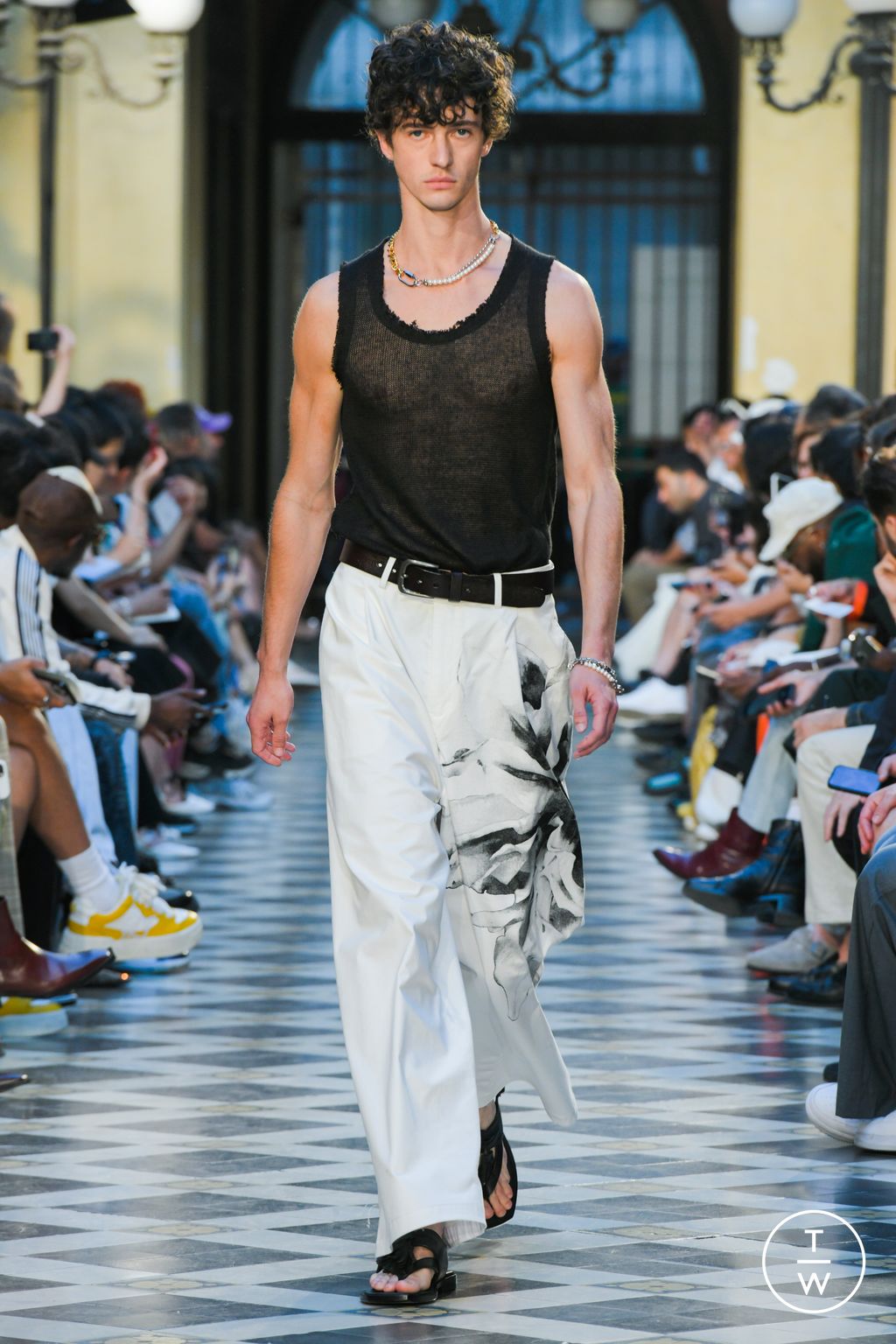 Fashion Week Paris Spring/Summer 2023 look 28 from the TAAKK collection 男装