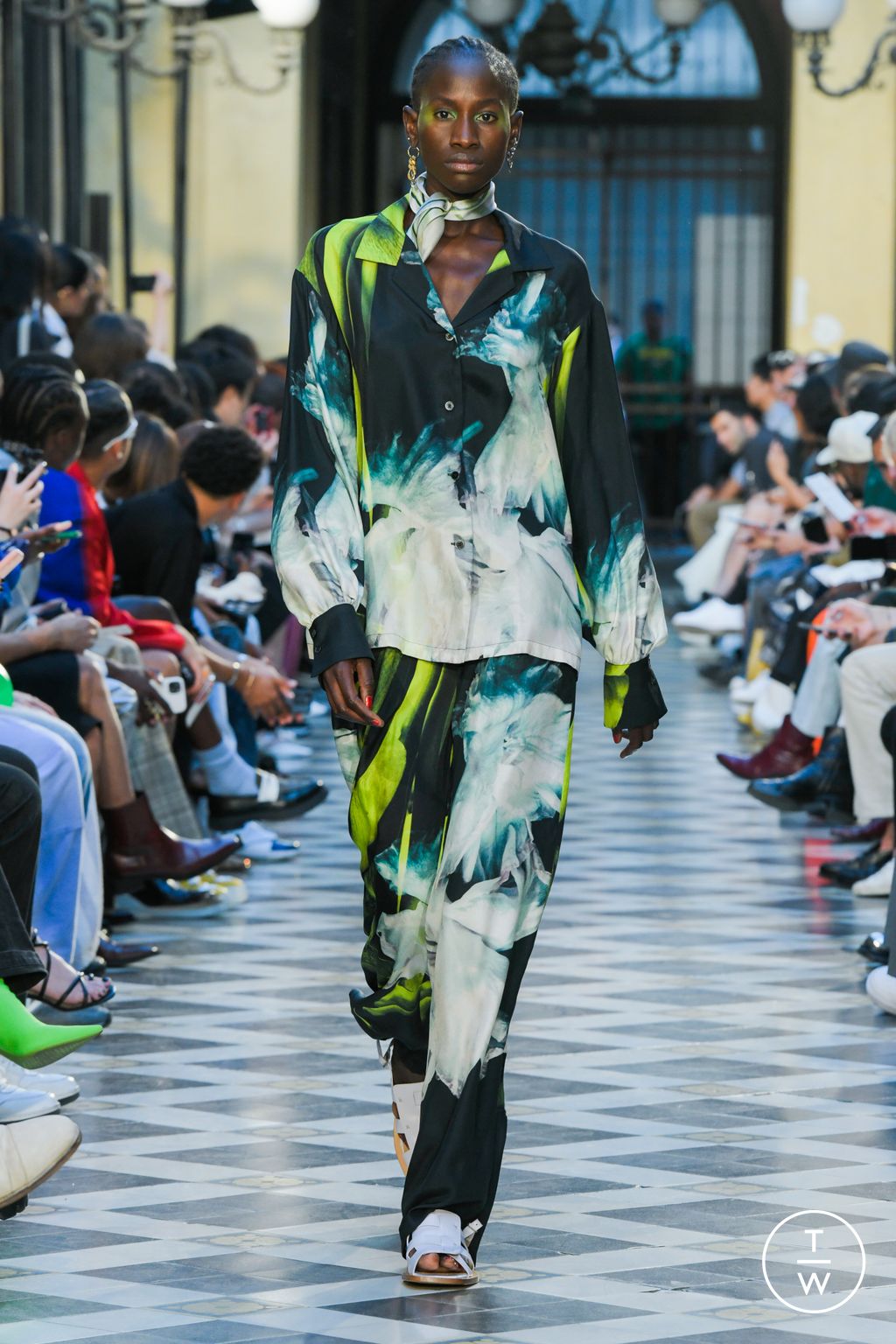 Fashion Week Paris Spring/Summer 2023 look 35 from the TAAKK collection 男装