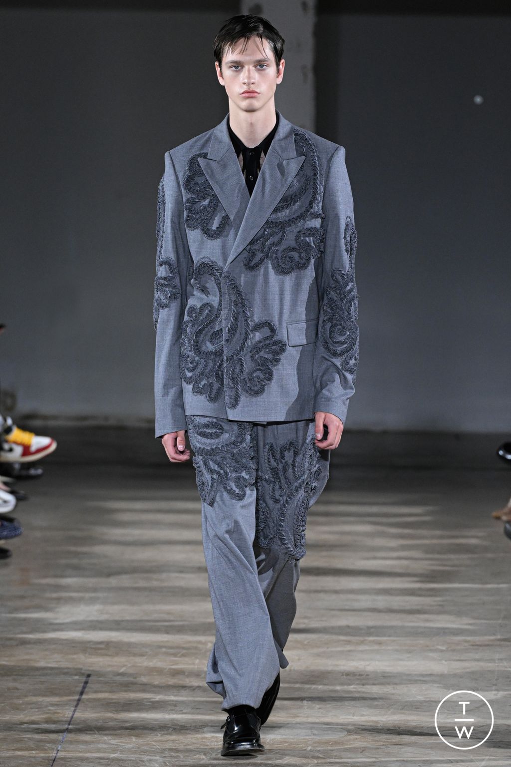 Fashion Week Paris Spring/Summer 2026 look 2 from the TAAKK collection menswear