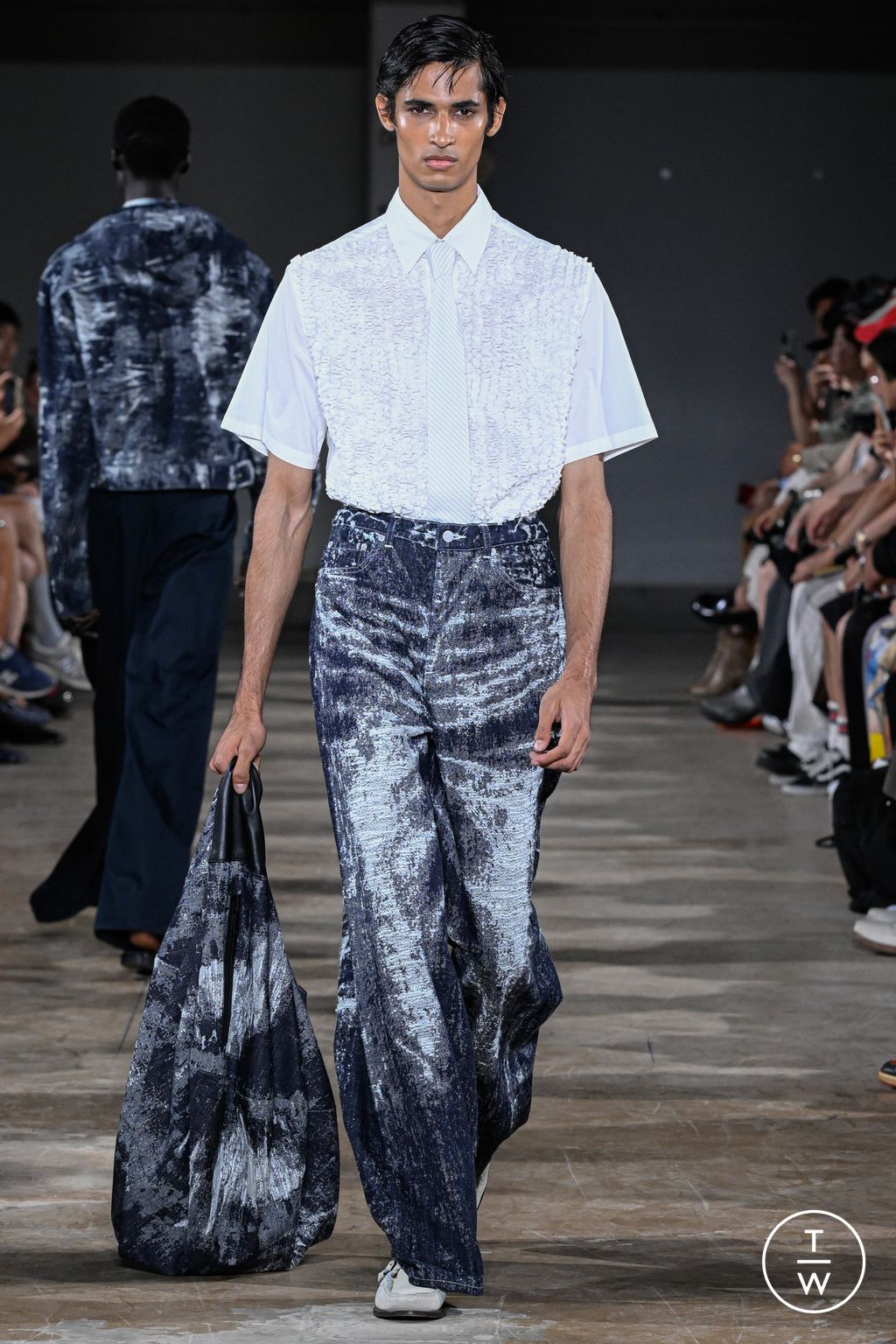 Fashion Week Paris Spring/Summer 2026 look 8 from the TAAKK collection menswear