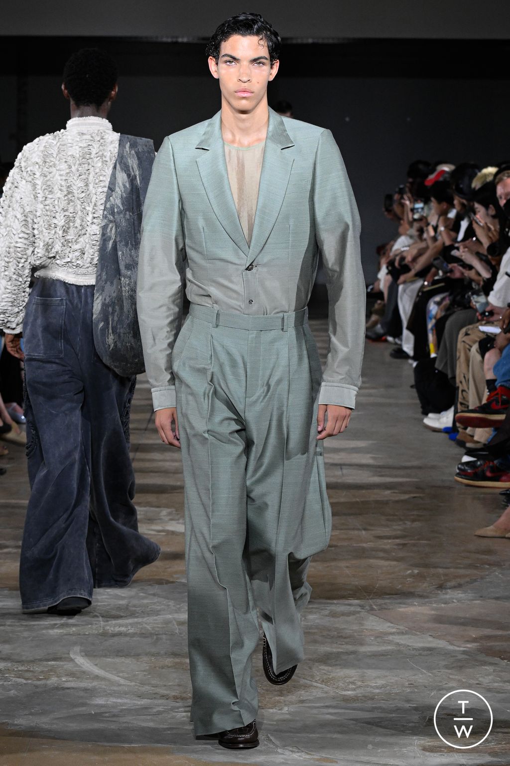 Fashion Week Paris Spring/Summer 2026 look 16 from the TAAKK collection menswear