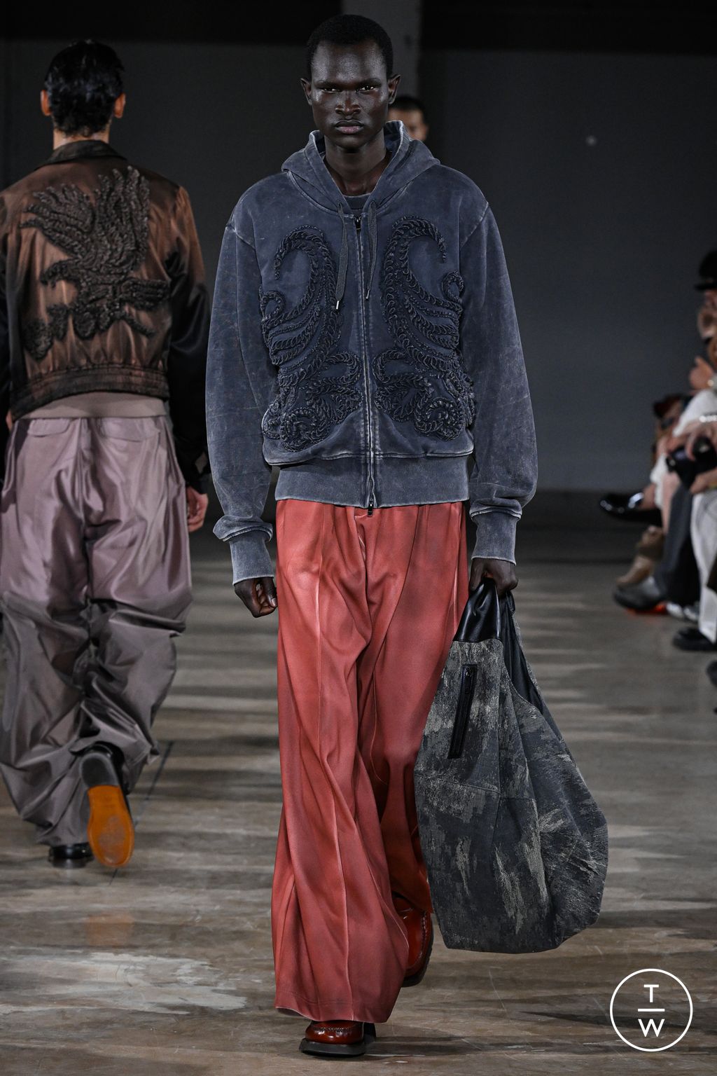 Fashion Week Paris Spring/Summer 2026 look 20 from the TAAKK collection menswear