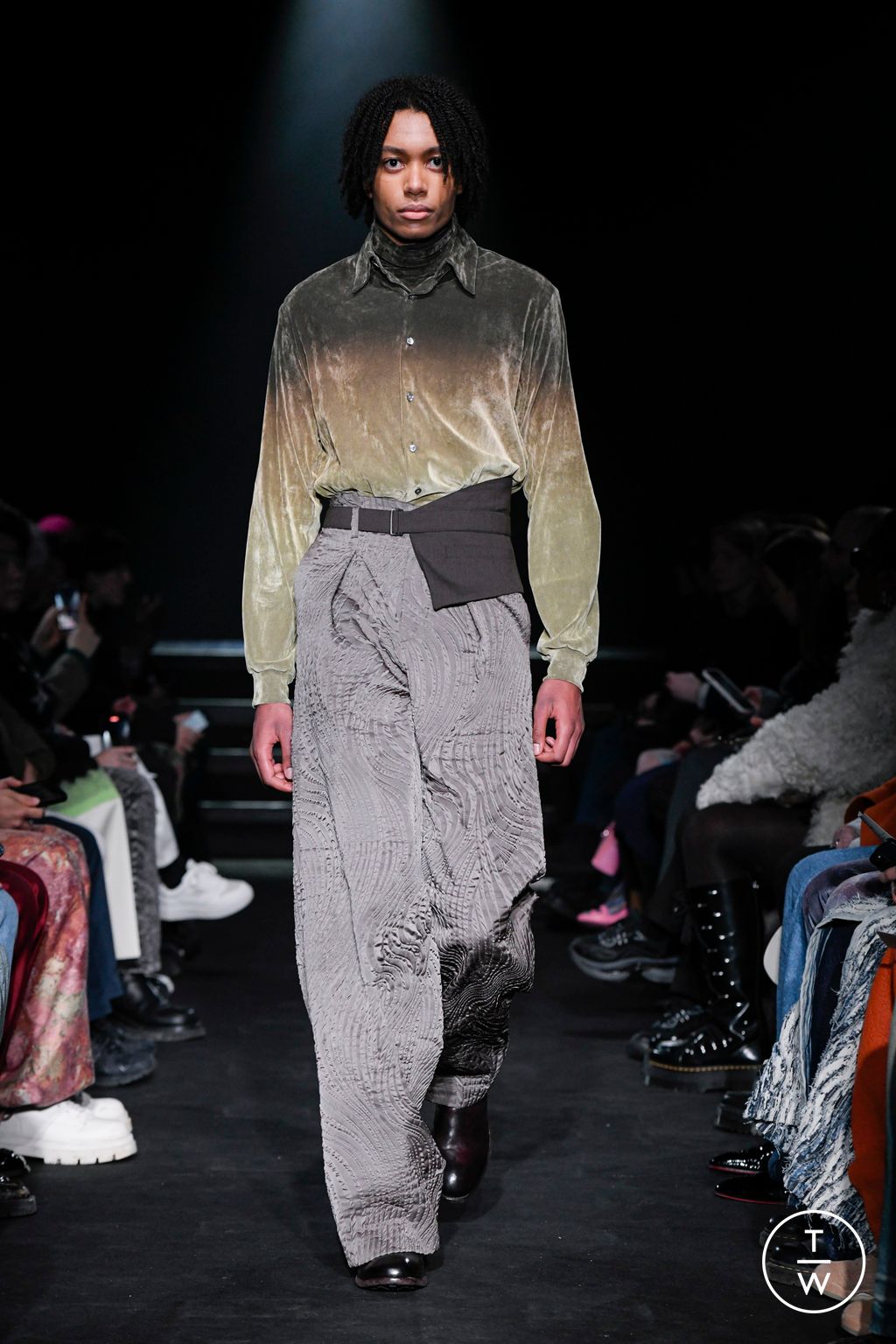 Fashion Week Paris Fall/Winter 2024 look 8 from the TAAKK collection 男装