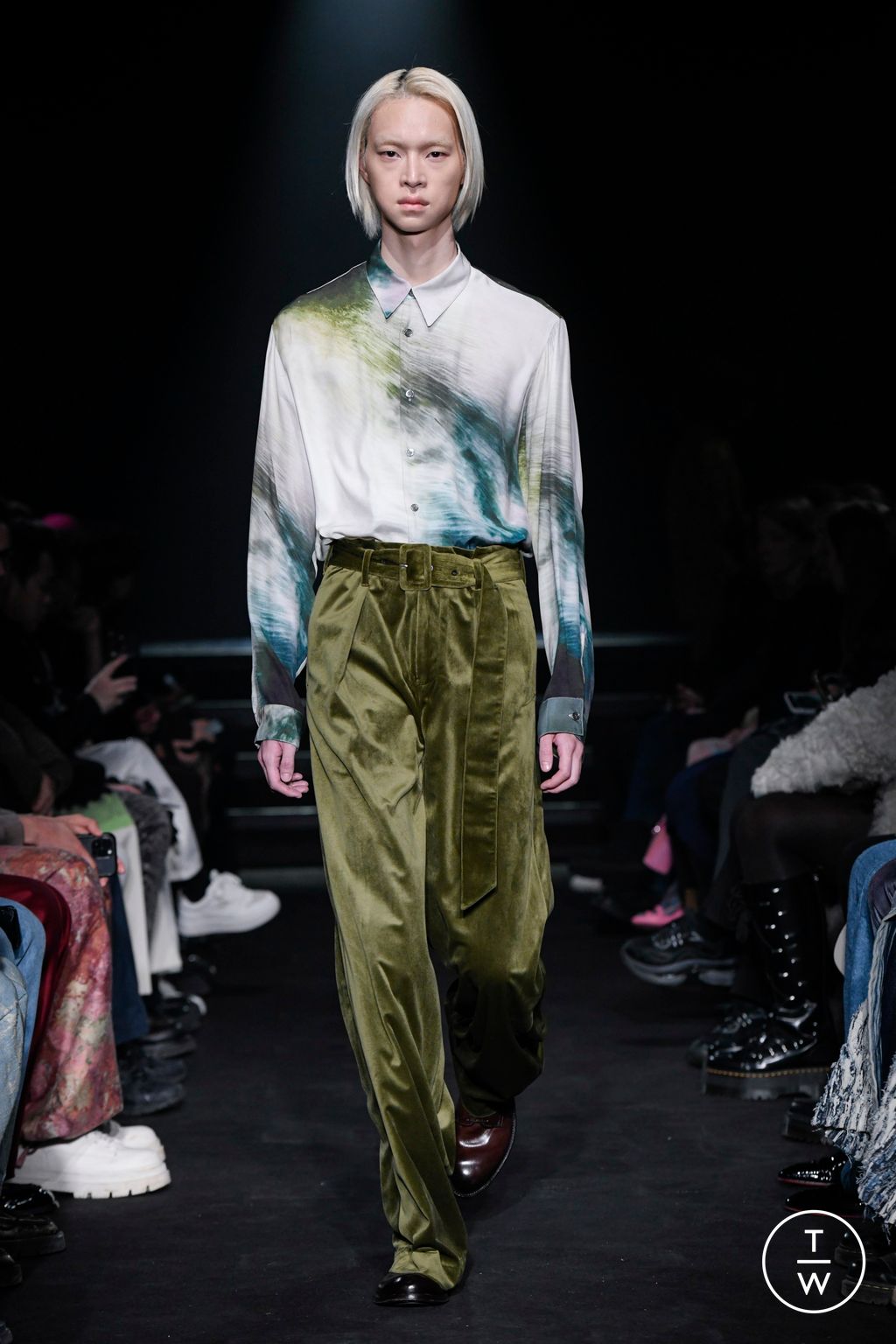 Fashion Week Paris Fall/Winter 2024 look 11 from the TAAKK collection 男装