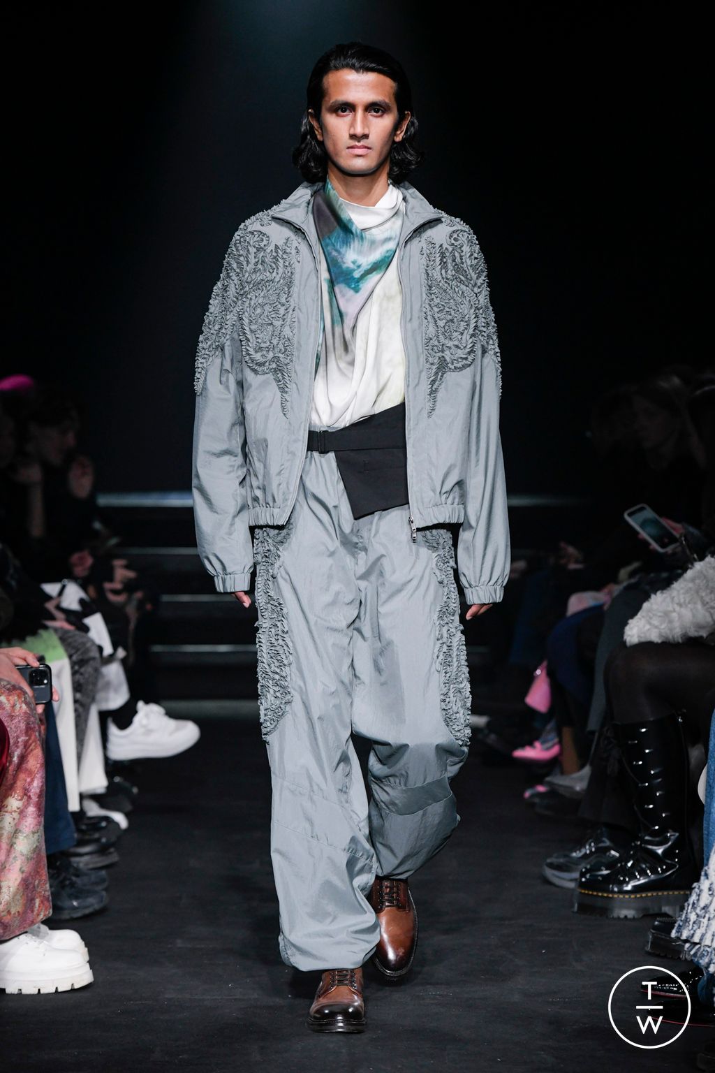 Fashion Week Paris Fall/Winter 2024 look 12 from the TAAKK collection 男装