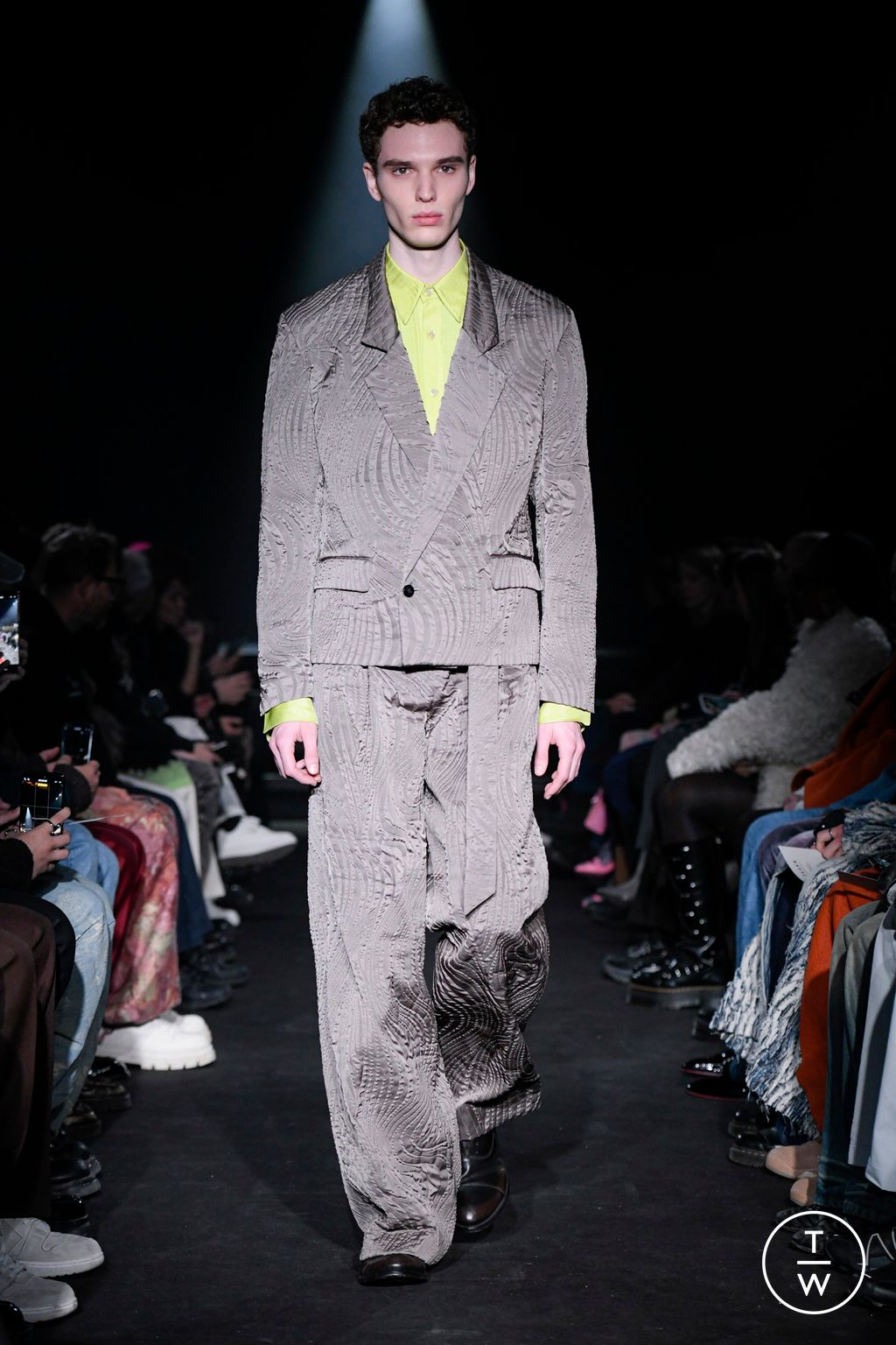 Fashion Week Paris Fall/Winter 2024 look 17 de la collection TAAKK menswear