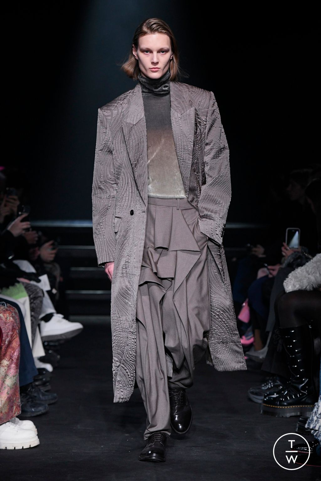 Fashion Week Paris Fall/Winter 2024 look 18 de la collection TAAKK menswear