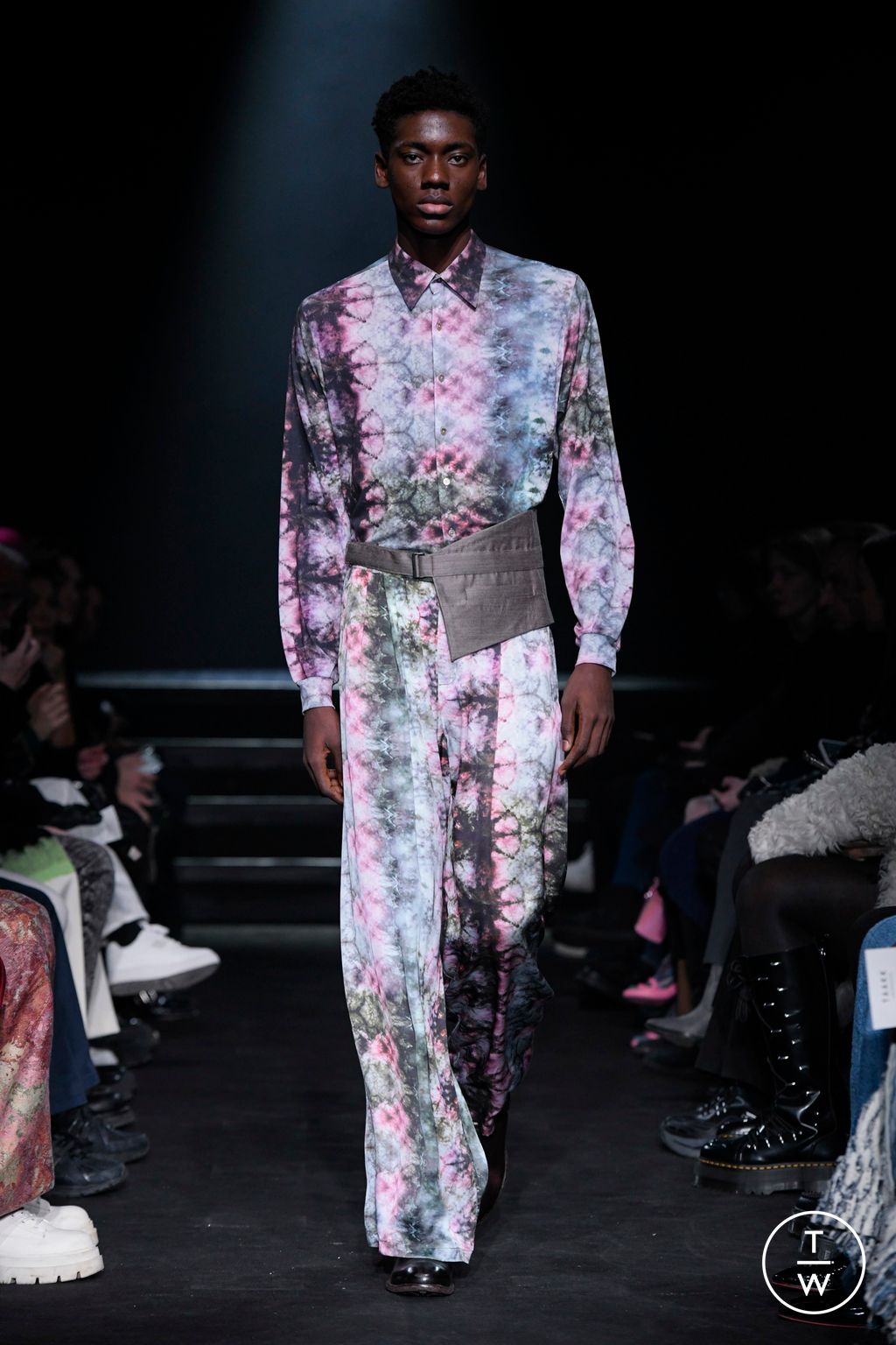 Fashion Week Paris Fall/Winter 2024 look 21 de la collection TAAKK menswear