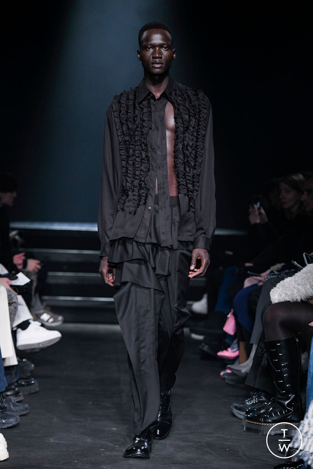 Fashion Week Paris Fall/Winter 2024 look 24 de la collection TAAKK menswear