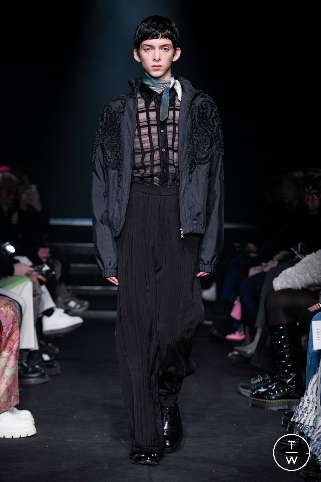 Fashion Week Paris Fall/Winter 2024 look 27 de la collection TAAKK menswear