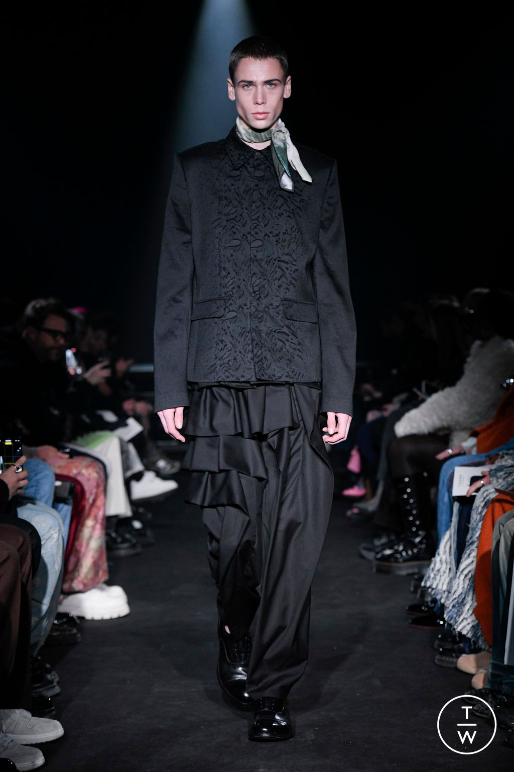 Fashion Week Paris Fall/Winter 2024 look 28 de la collection TAAKK menswear