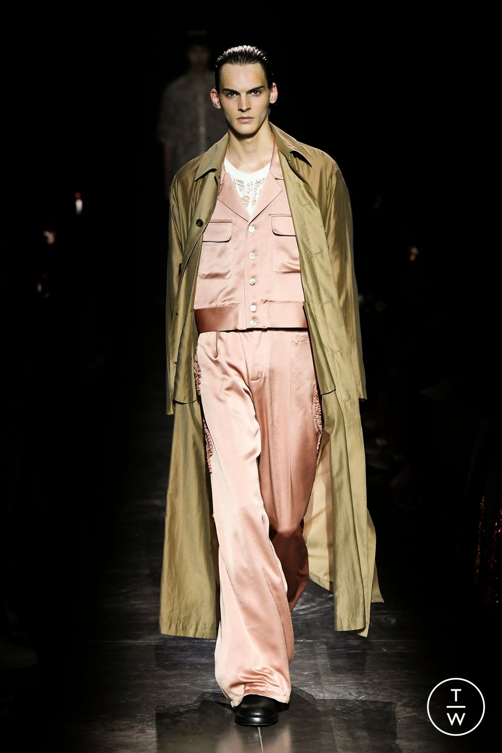 Fashion Week Paris Spring/Summer 2024 look 11 from the TAAKK collection 男装