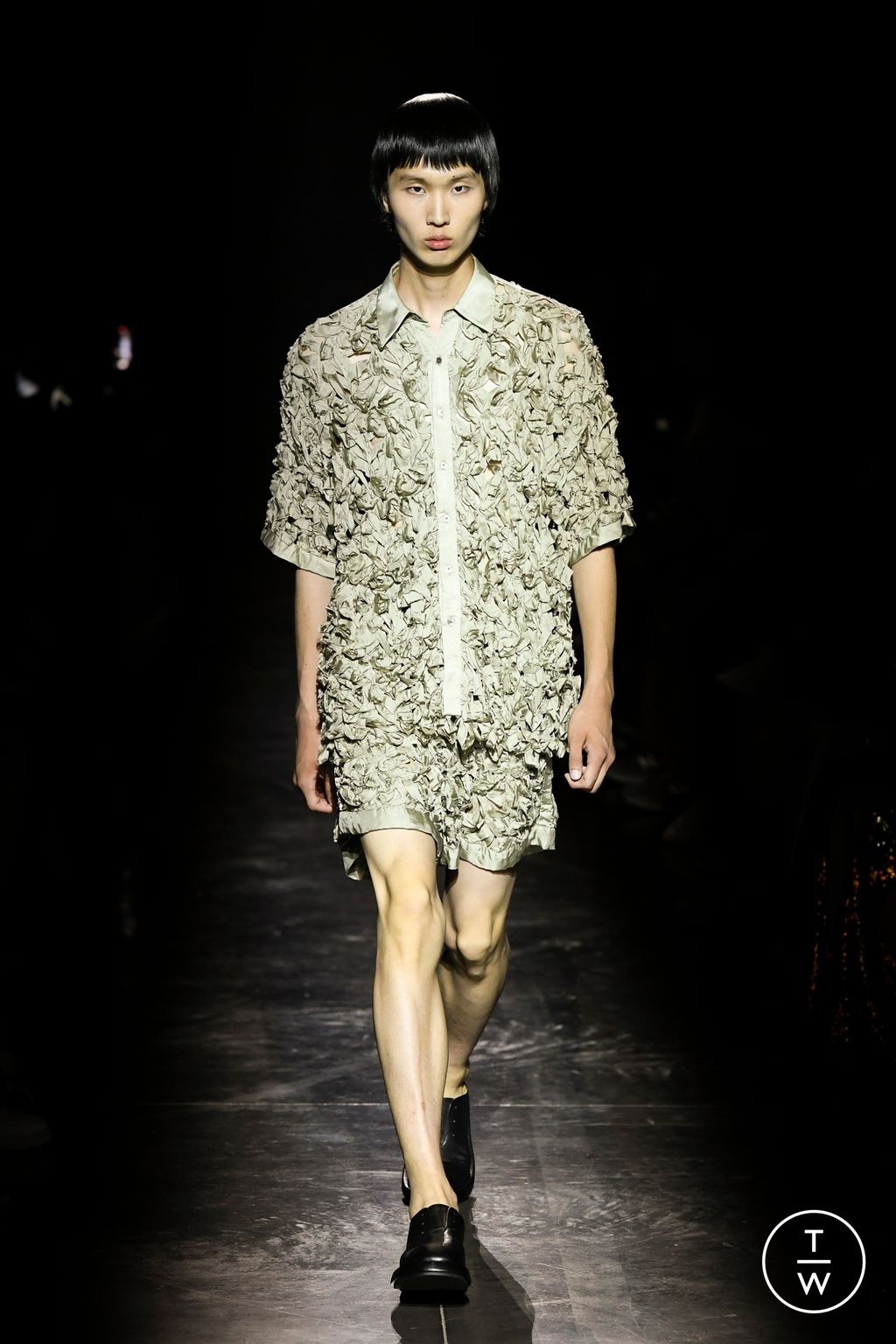 Fashion Week Paris Spring/Summer 2024 look 12 from the TAAKK collection 男装
