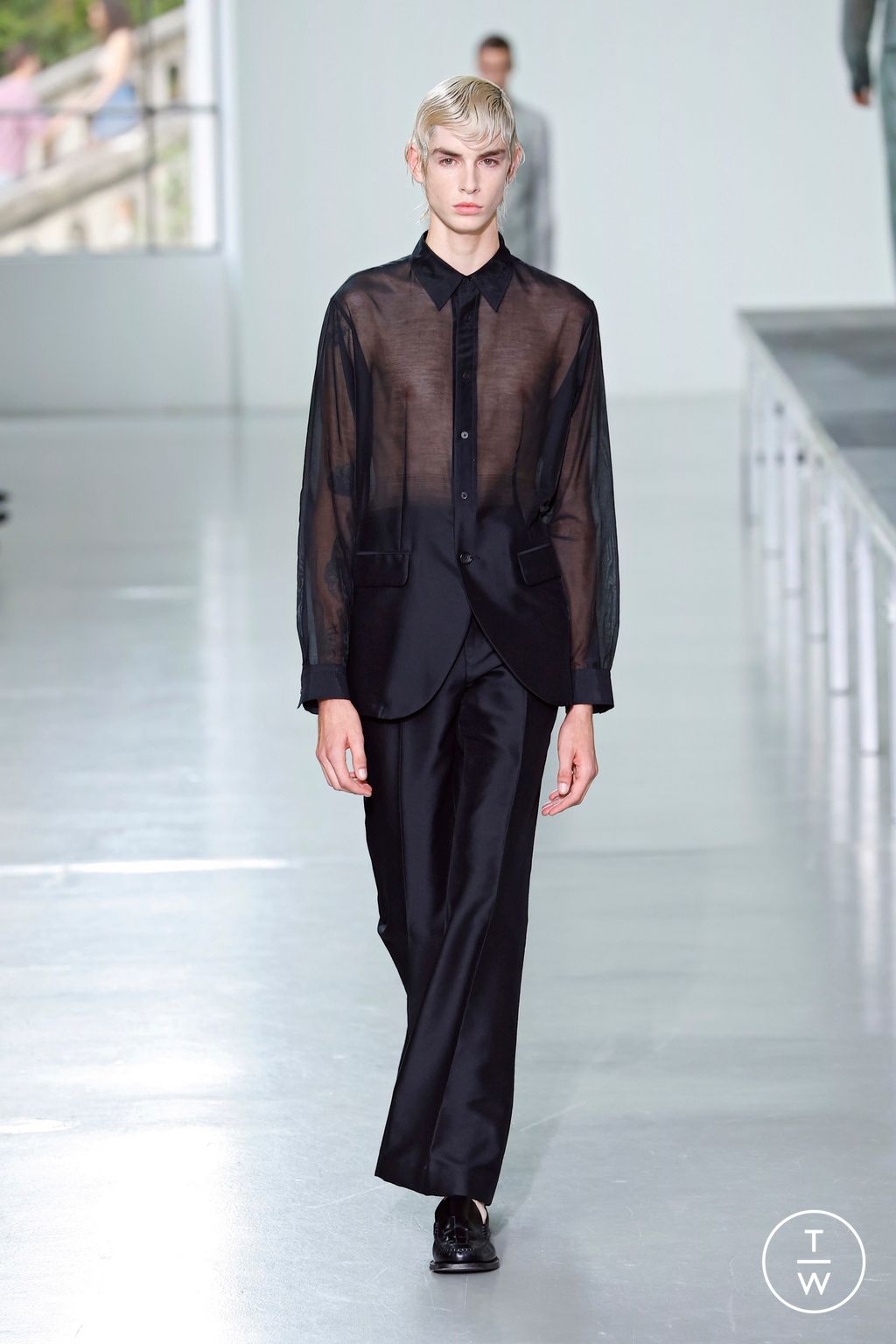 Fashion Week Paris Spring-Summer 2025 look 1 from the TAAKK collection 男装