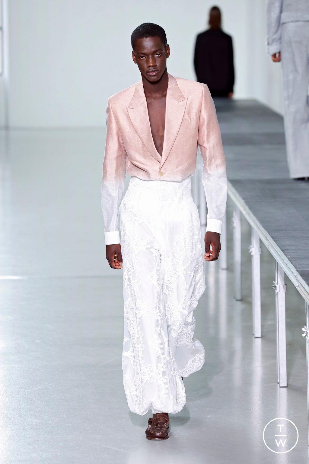 Fashion Week Paris Spring-Summer 2025 look 9 from the TAAKK collection 男装
