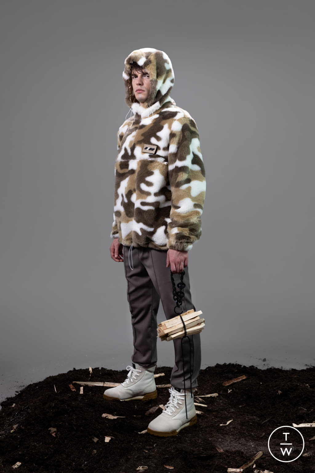 Fashion Week Milan Fall/Winter 2021 look 20 from the Numéro 00 collection menswear