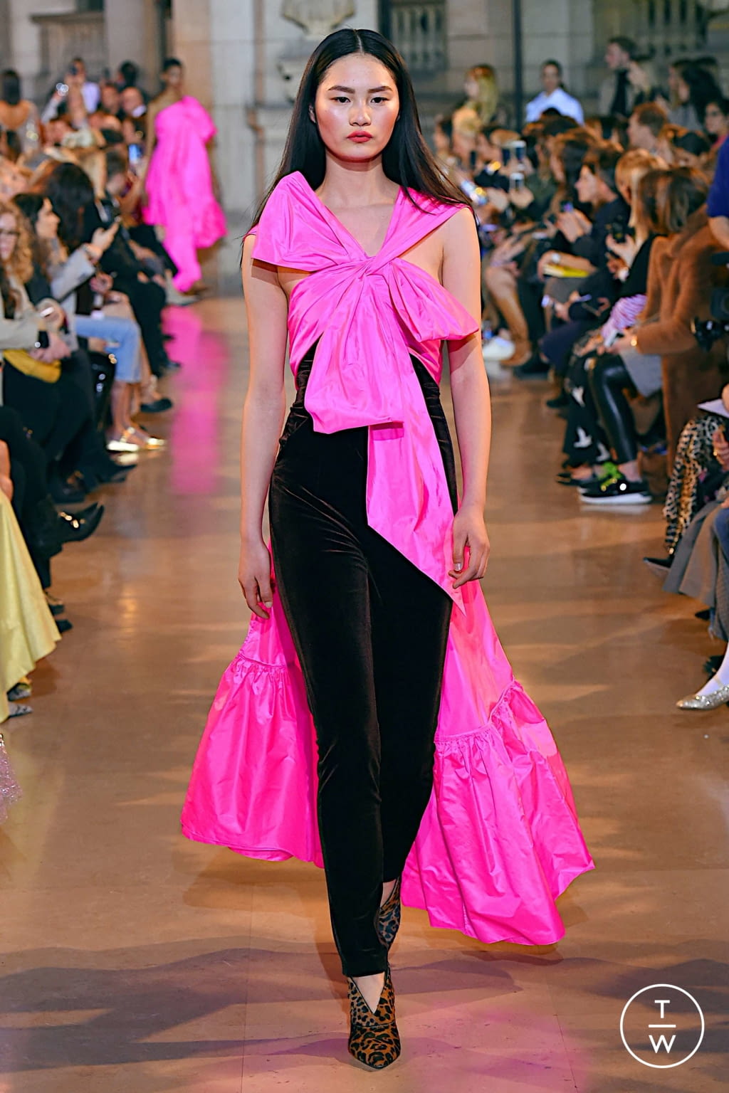 Fashion Week Paris Fall/Winter 2019 look 25 from the Talbot Runhof collection 女装