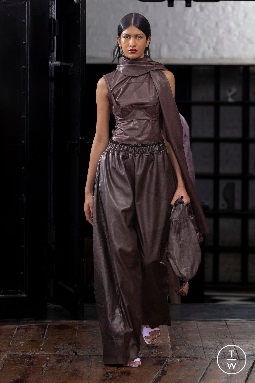 Fashion Week London Fall/Winter 2023 look 15 from the Talia Byre collection 女装