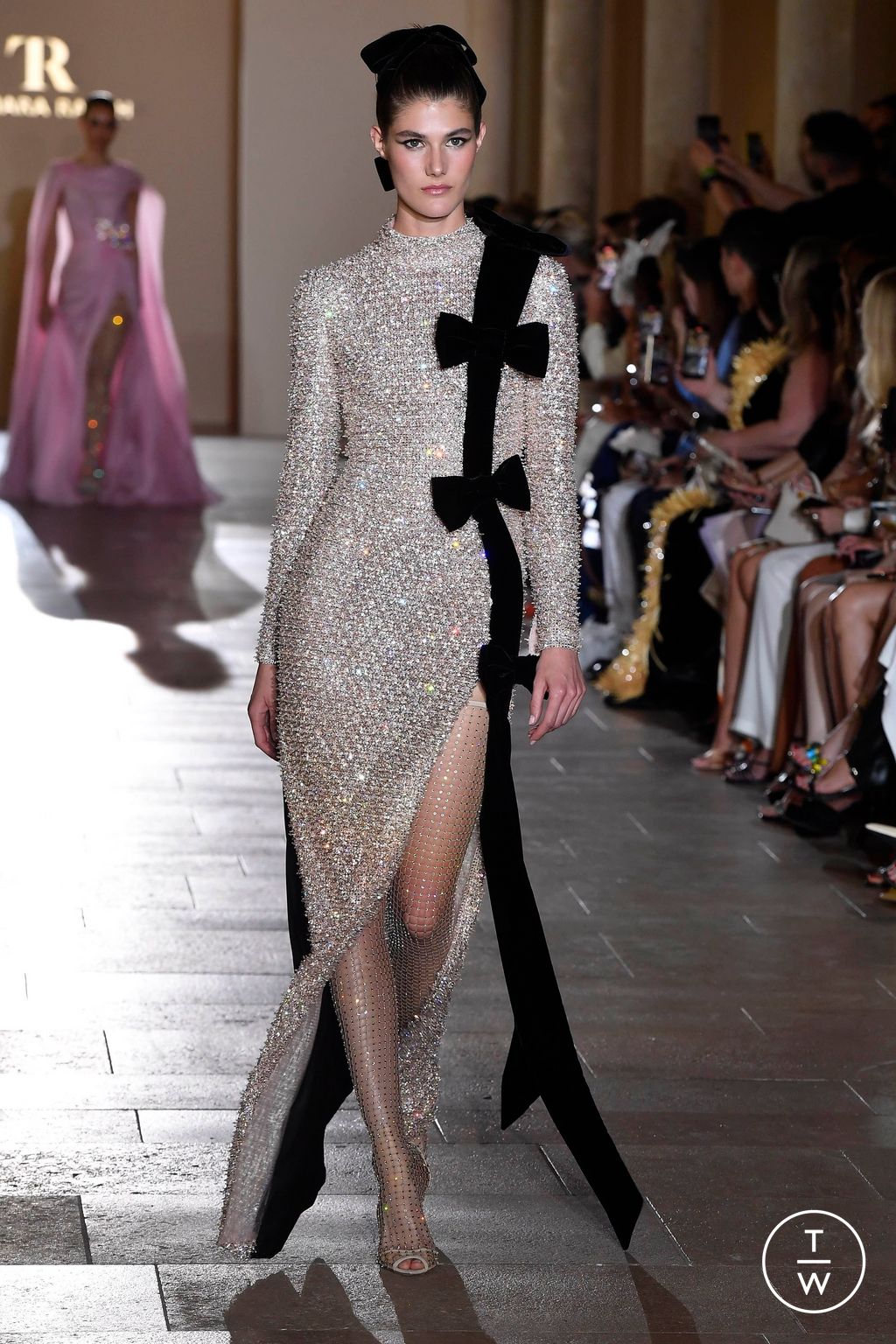 Fashion Week Paris Fall/Winter 2024 look 20 from the Tamara Ralph collection couture