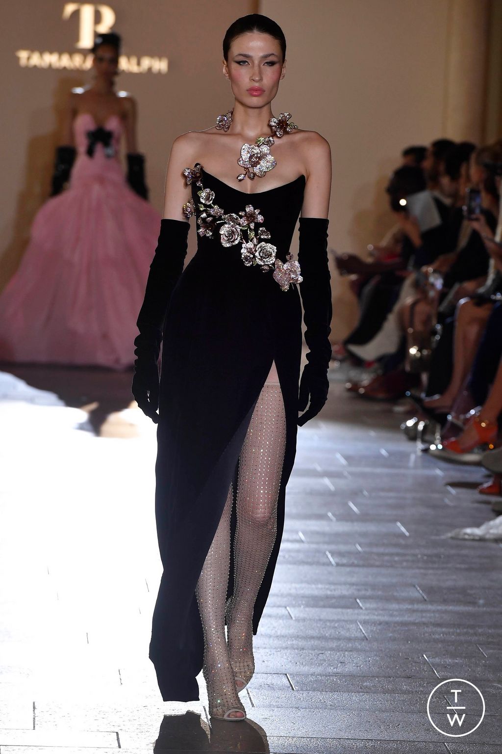 Fashion Week Paris Fall/Winter 2024 look 22 from the Tamara Ralph collection couture