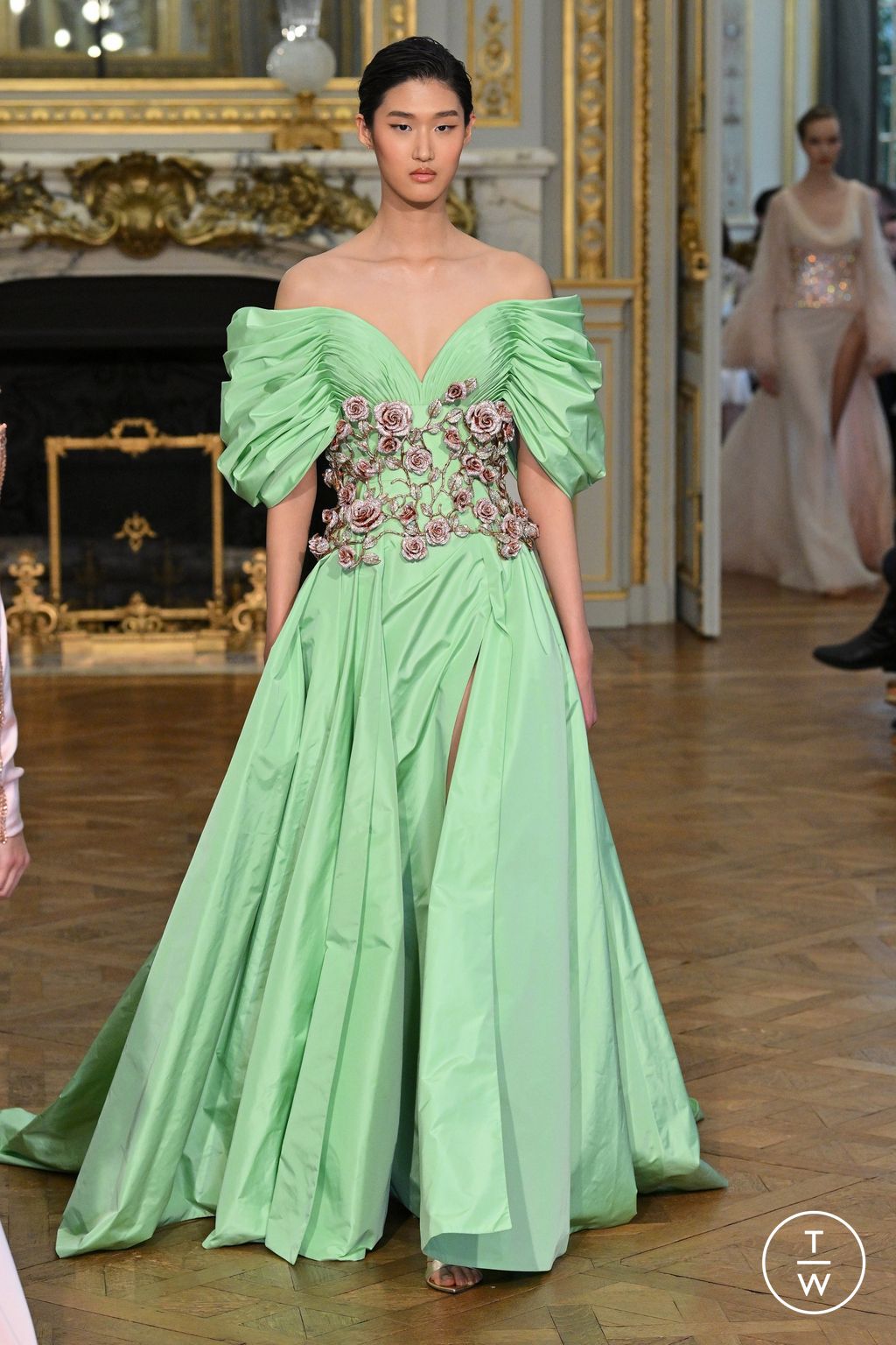 Fashion Week Paris Spring/Summer 2024 look 15 from the Tamara Ralph collection couture