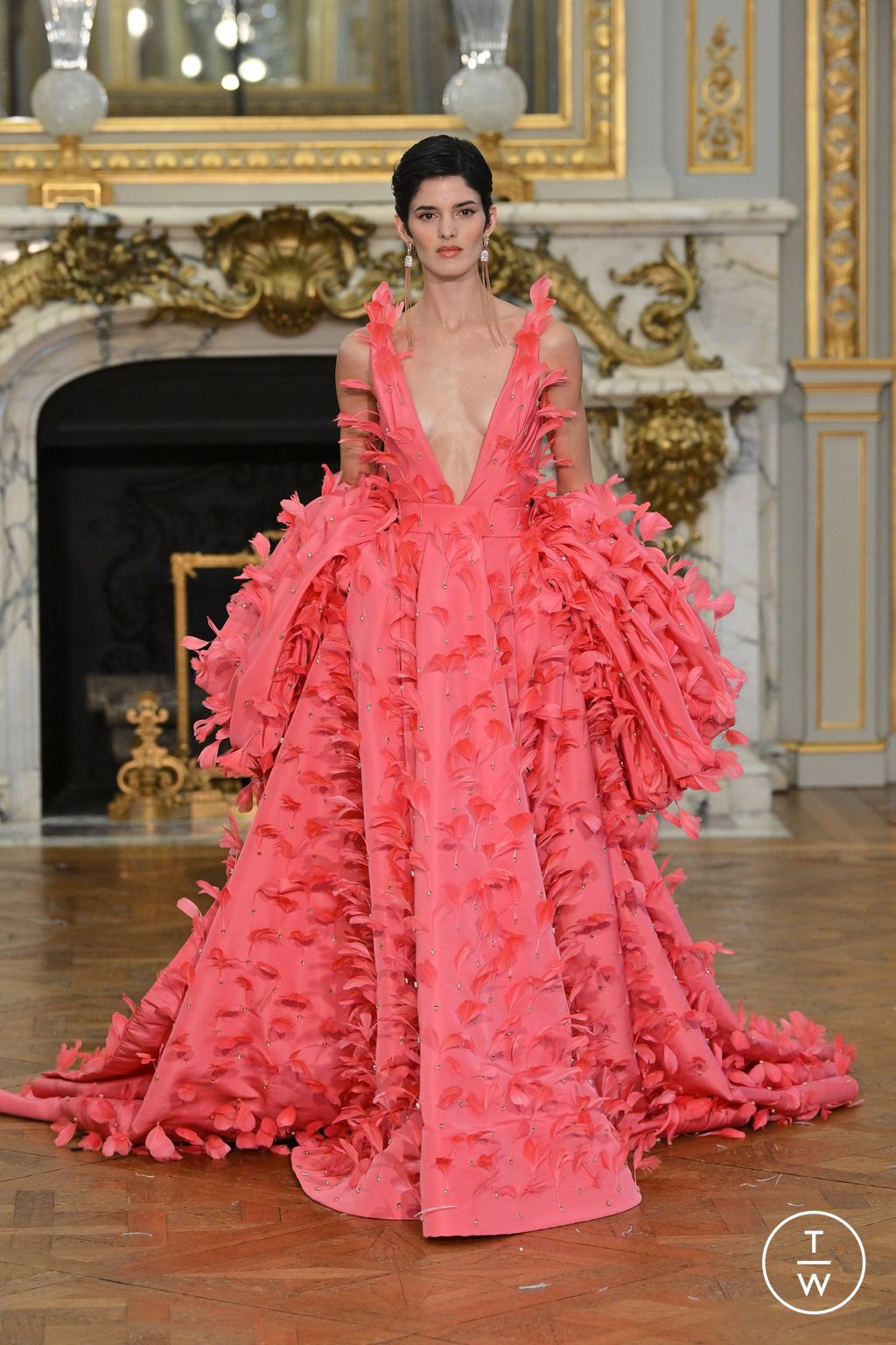Fashion Week Paris Spring/Summer 2024 look 23 from the Tamara Ralph collection couture