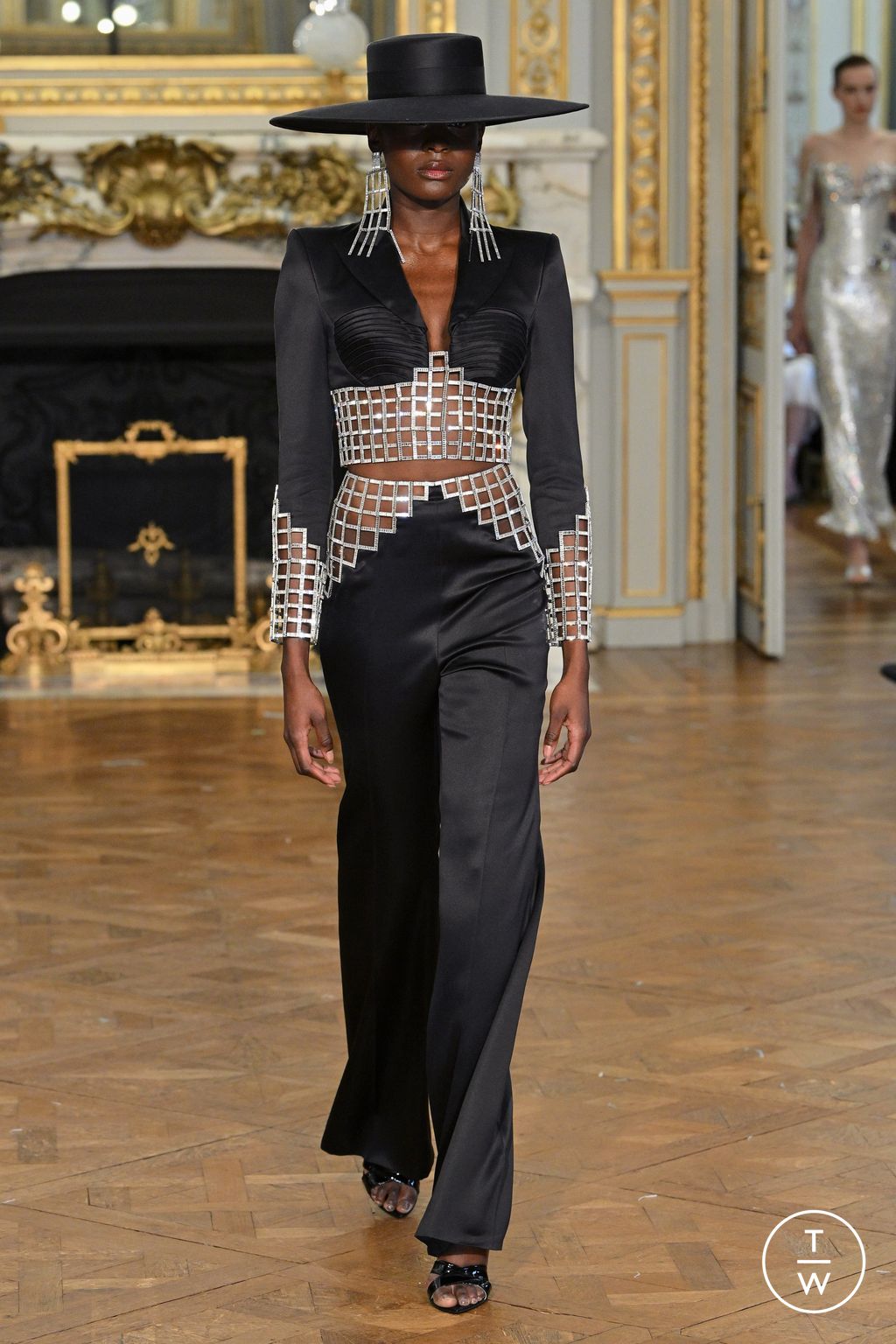 Fashion Week Paris Spring/Summer 2024 look 26 de la collection Tamara Ralph couture