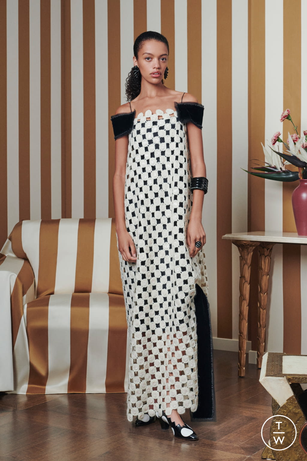 Fashion Week New York Resort 2022 look 9 from the Tory Burch collection 女装