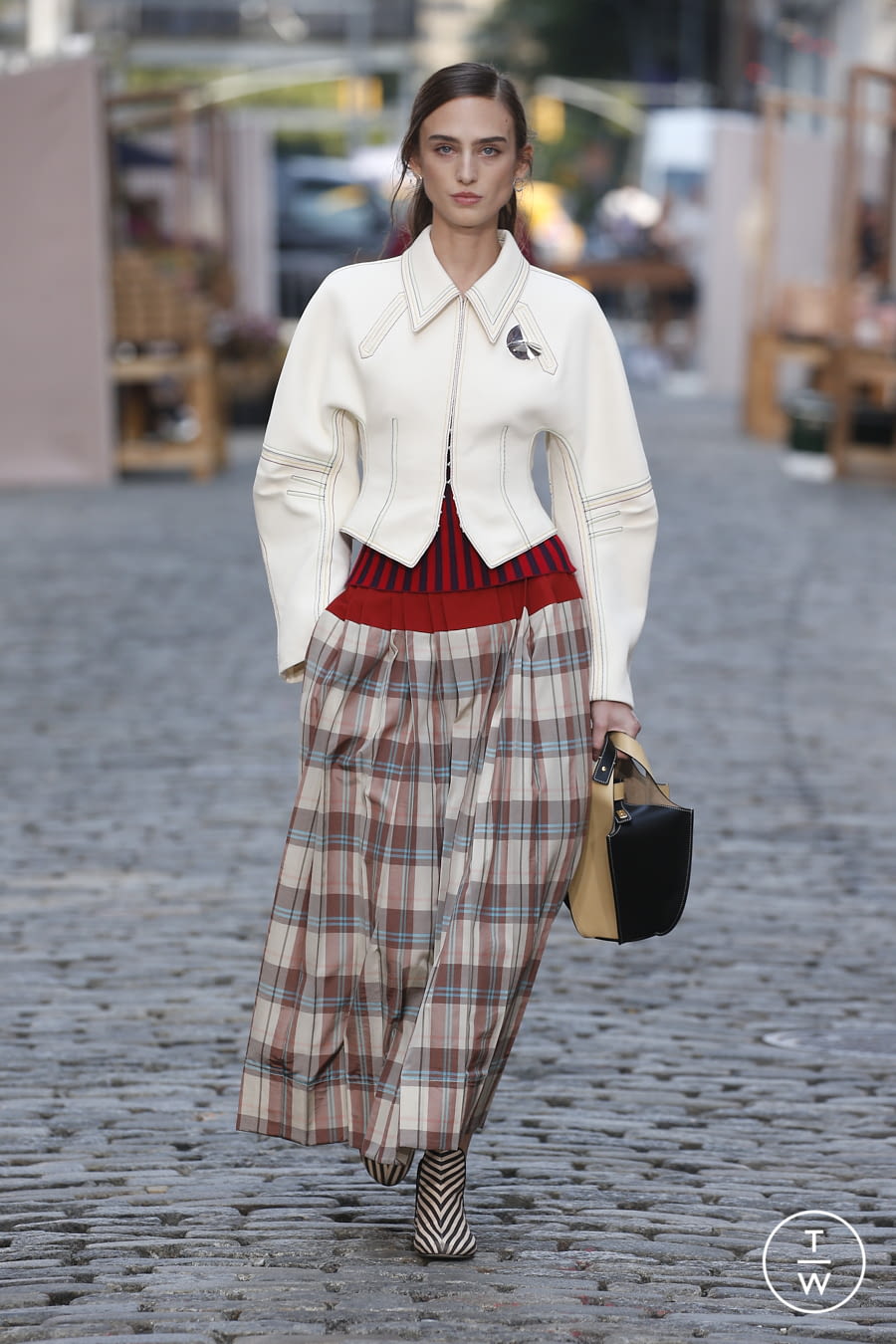 Fashion Week New York Spring/Summer 2022 look 1 from the Tory Burch collection womenswear