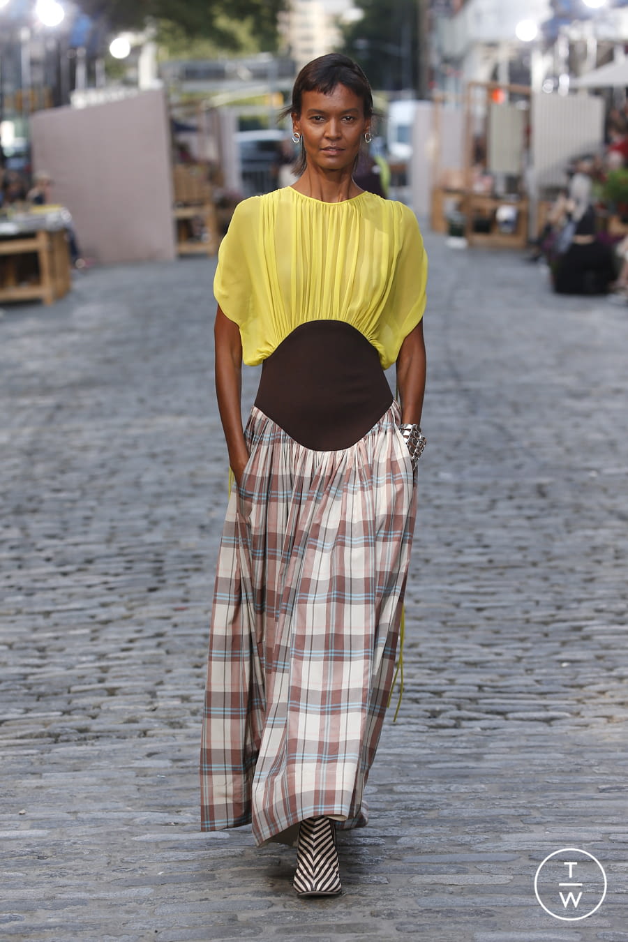 Fashion Week New York Spring/Summer 2022 look 4 from the Tory Burch collection womenswear
